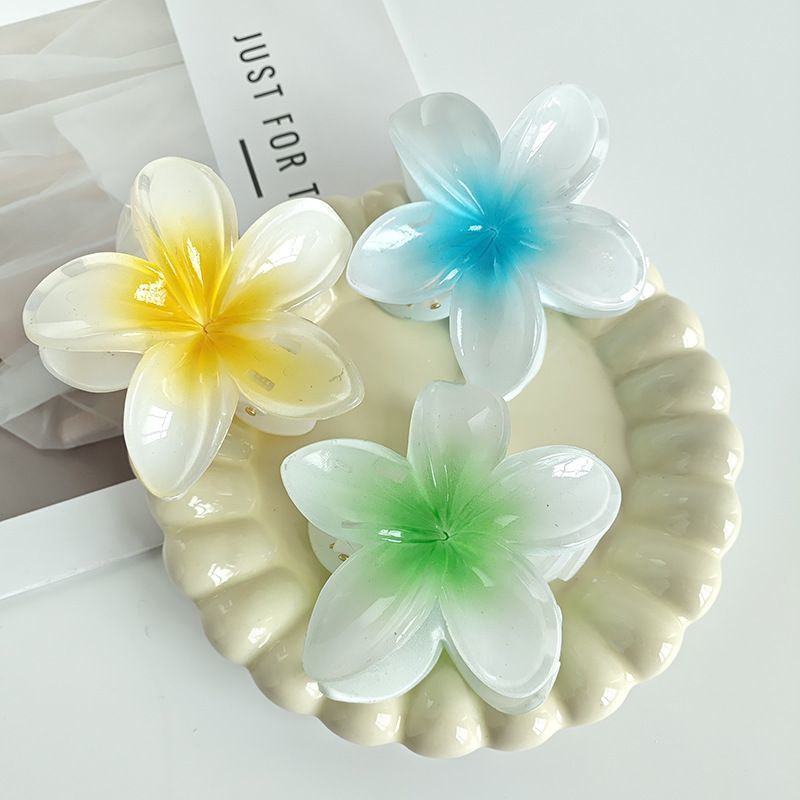 Summer gradient frangipani hairpin, female back head bun, shark hairpin, seaside vacation photo hairpin headwear detail image 3