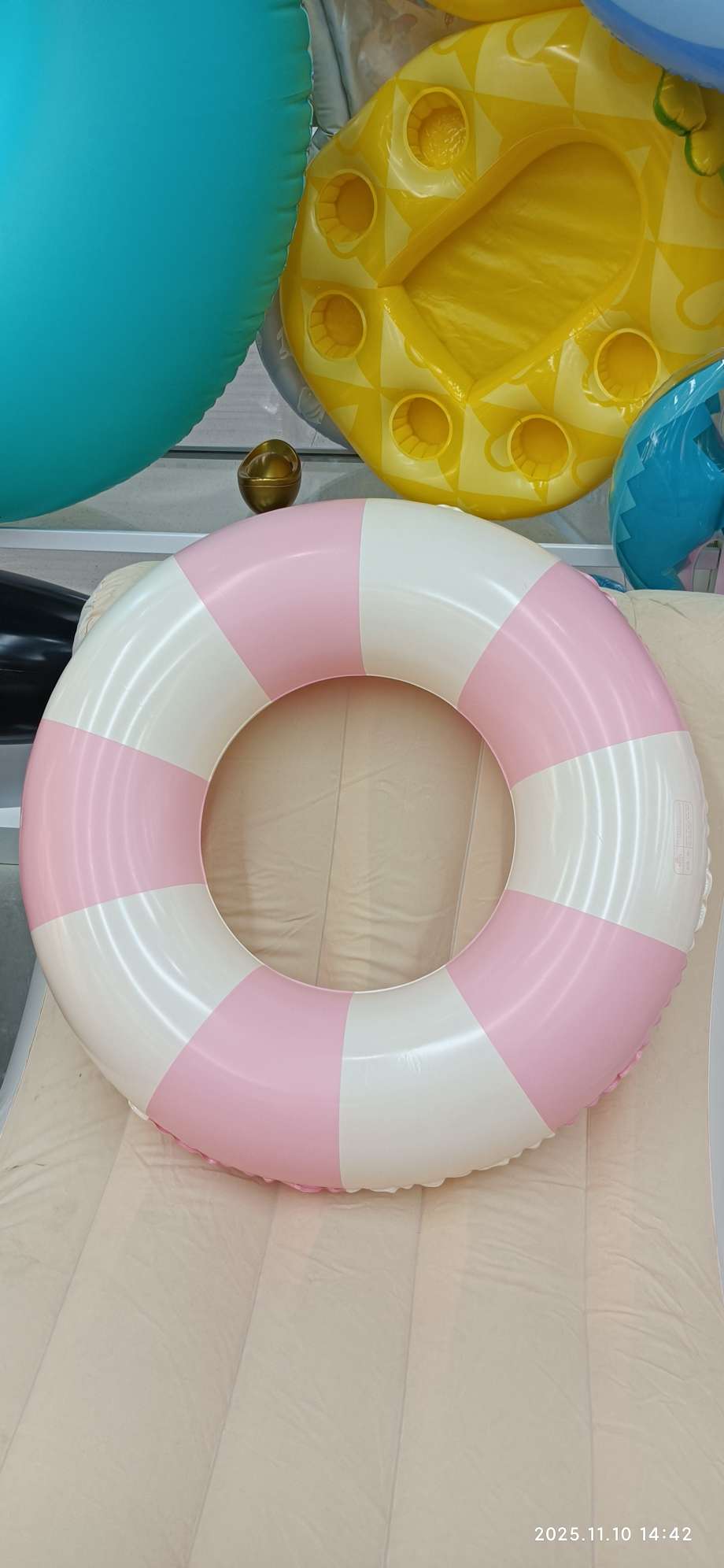 卡通气模玩具实物图