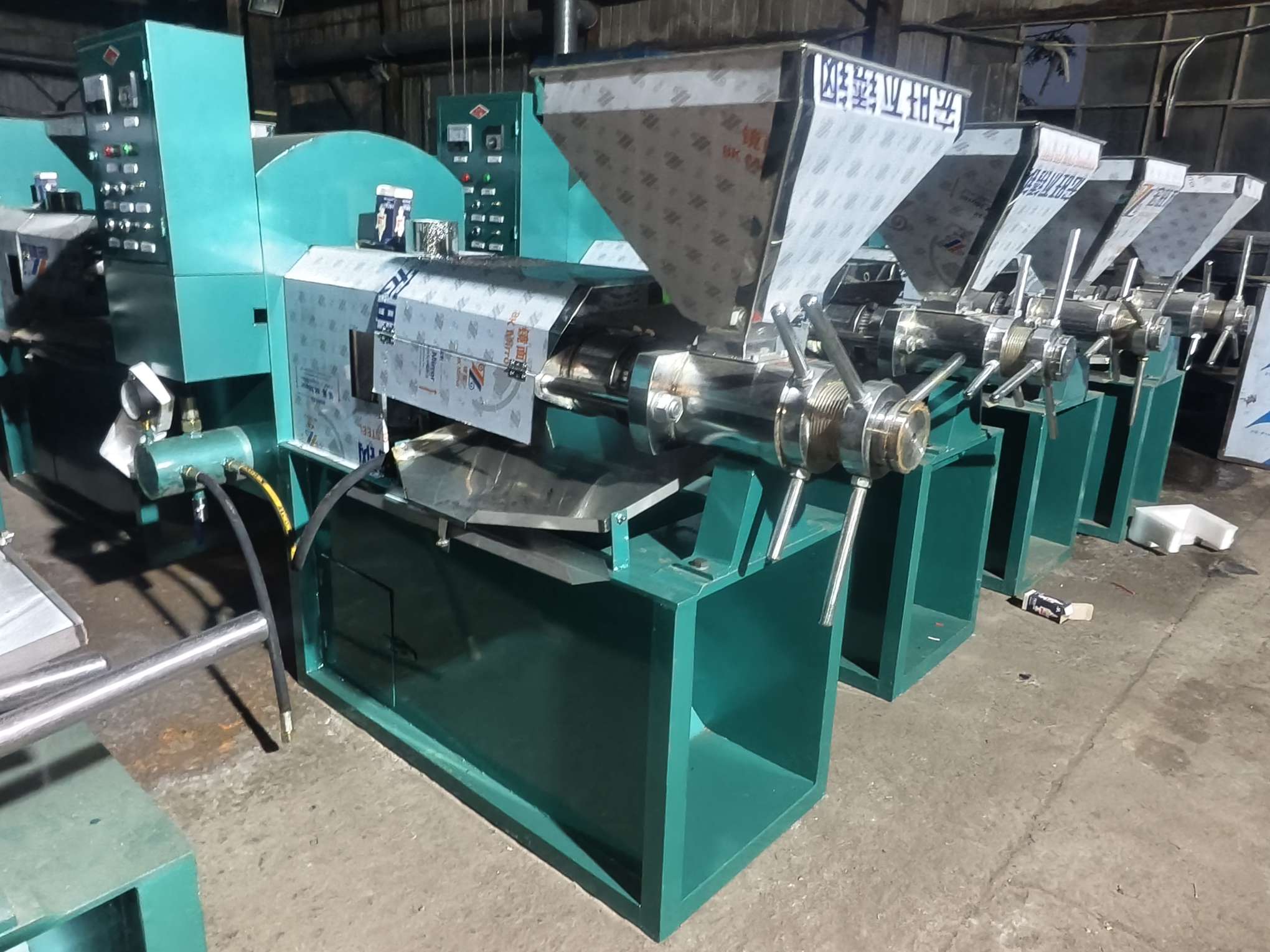 出口榨油机螺旋榨油机液压榨油机全自动榨油机商业榨油机花生榨油机菜籽榨油机大豆榨油机亚麻榨油机家用小型榨油机