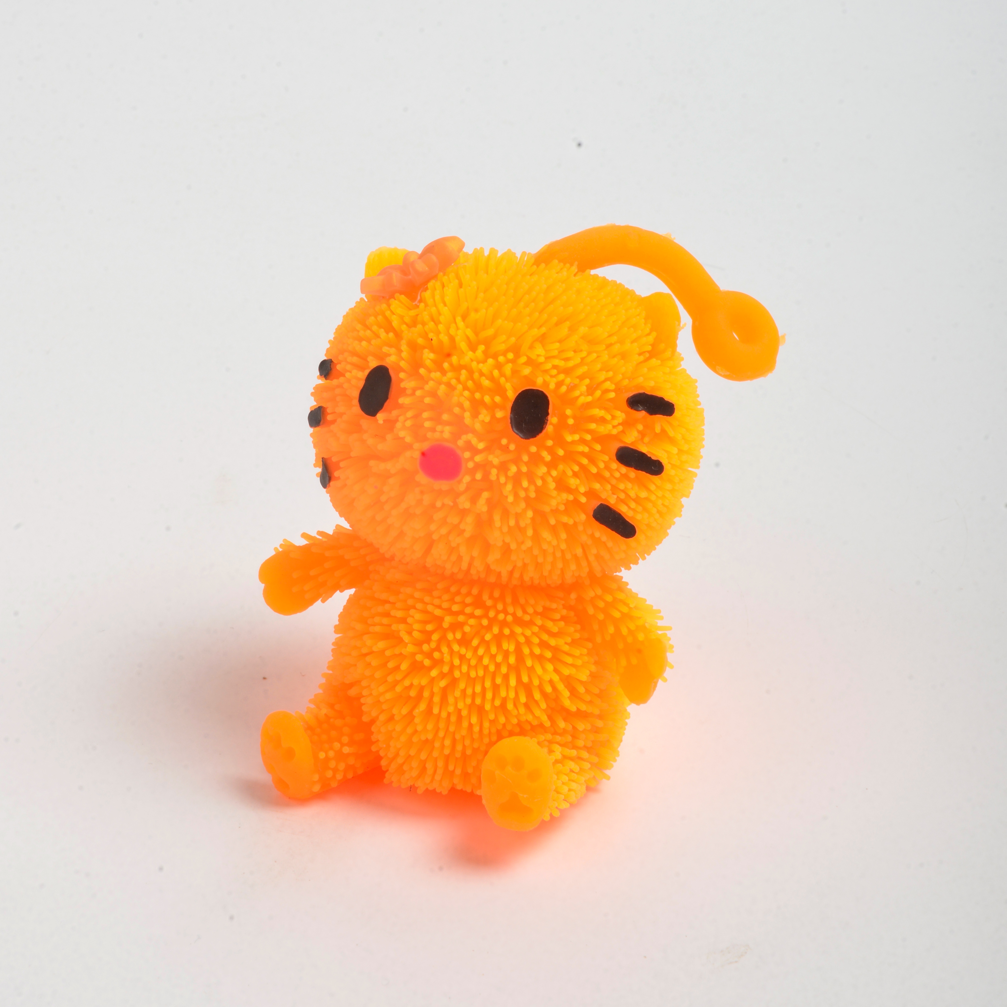 Fuzzy Sparkly Pom-Pom Chick Easter Kitten Realistic Animal Kids Stress-Relief Toy TPR Soft Rubber Toy Application Scenario