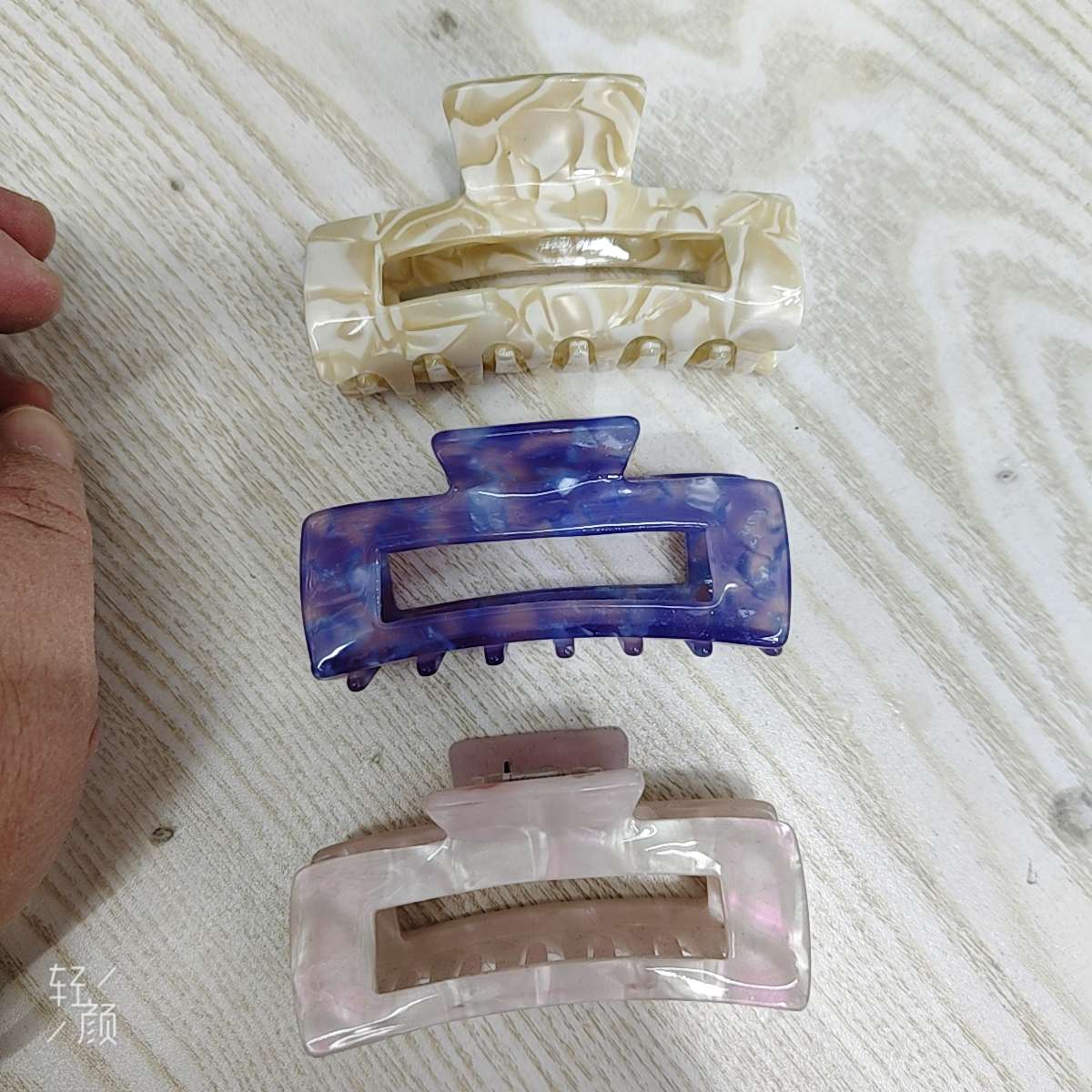 Rectangular grab clip, Feliya women's spliced hair tie, Korean style hair tie, hair accessory, hair accessory, hair tie, hair band, simple and versatile, fashionable women's acrylic large claw hair accessory, women's spliced Korean style hair band, Feliya large claw hair detail image 8