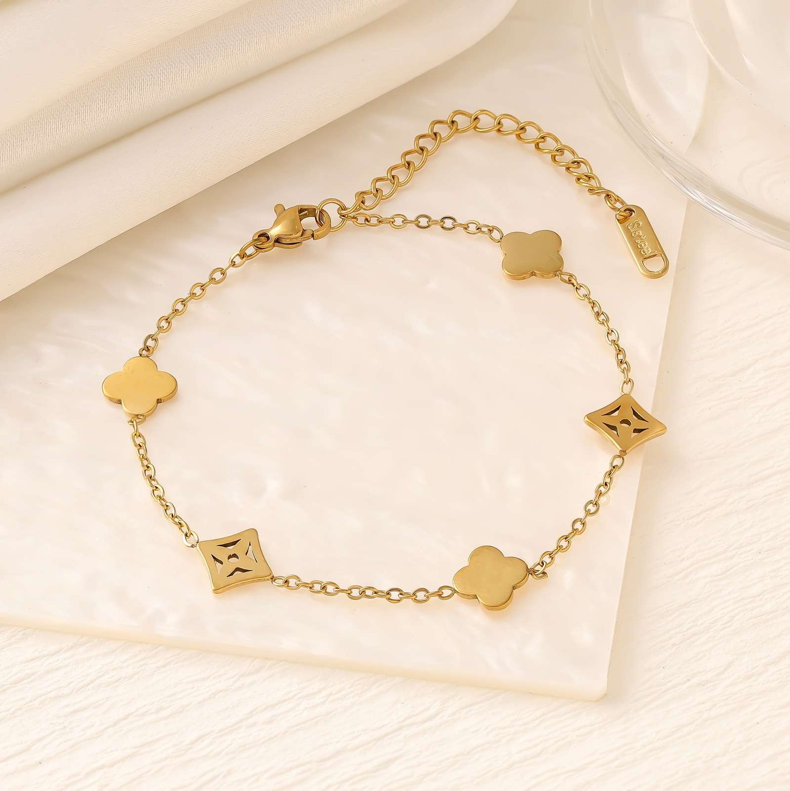 Light luxury titanium steel bracelet for women, non-fading, simple and niche design, high-end accessory, hot-selling accessory wholesale in 2025 detail image 2