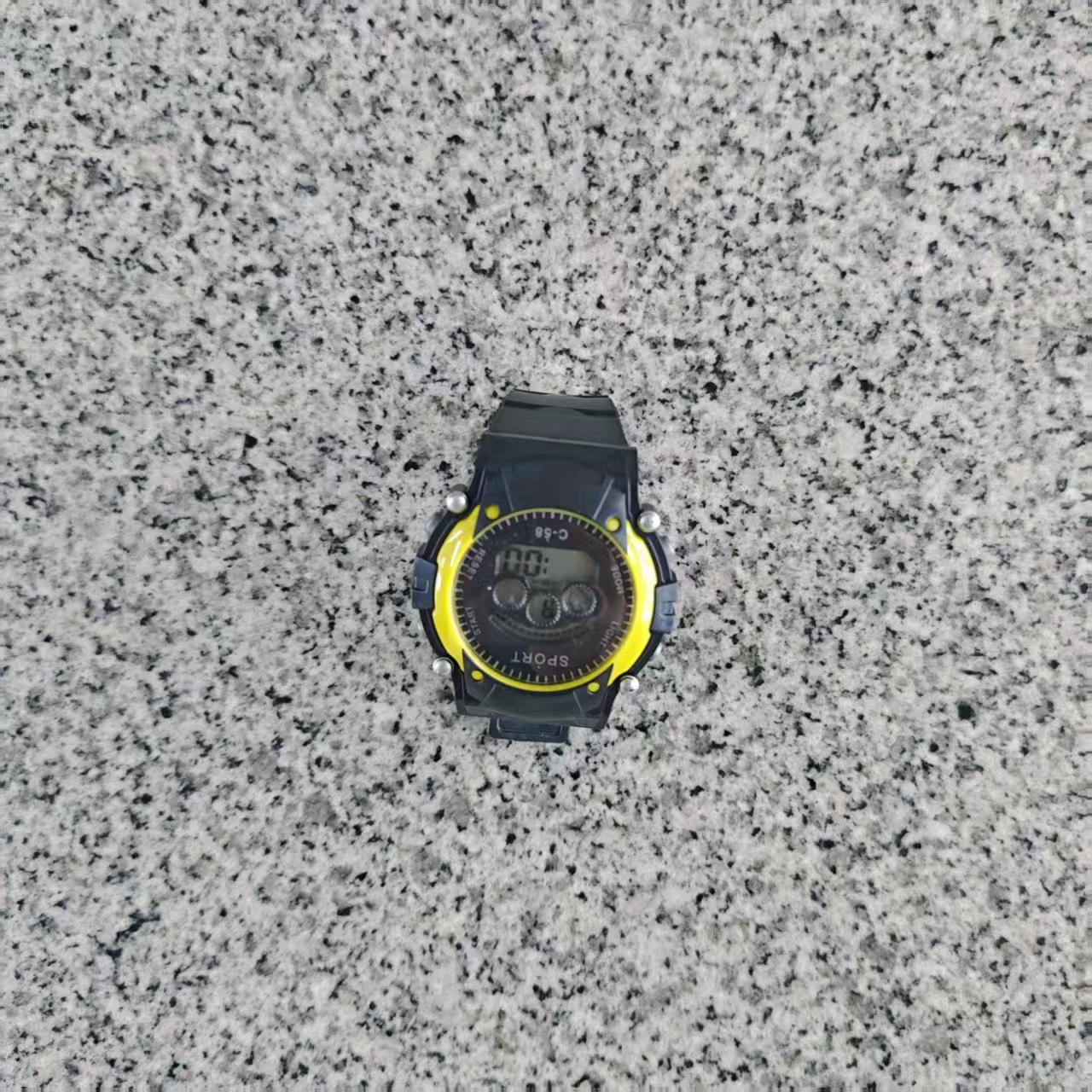 Wholesale from the manufacturer of fashionable, sporty, multi-functional, lightweight, convenient, clear screen display and precise timekeeping Item Picture