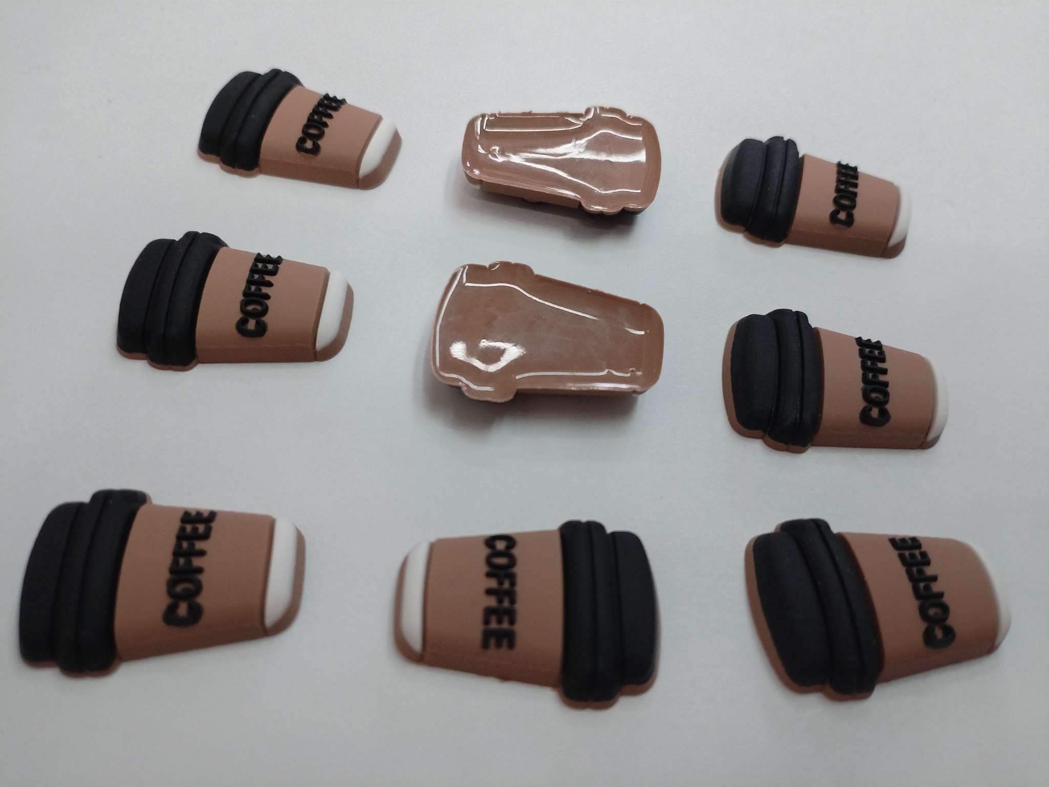 ملصقات كارتونية لاصقة من نوع PVC، ولصاقات ثلاجة مغطاة بأحذية ثقوب، وما إلى ذلك. detail image 4