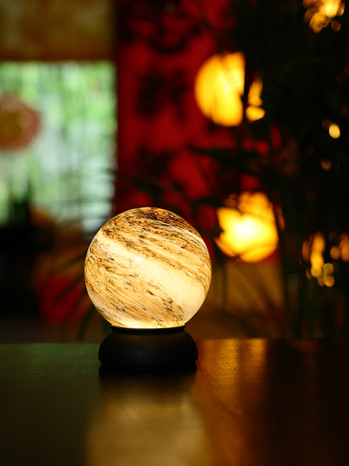 Creative table lamps, decorative items, night lights, decorative planet lights, glass ambient lights, home decorative lights Application Scenario