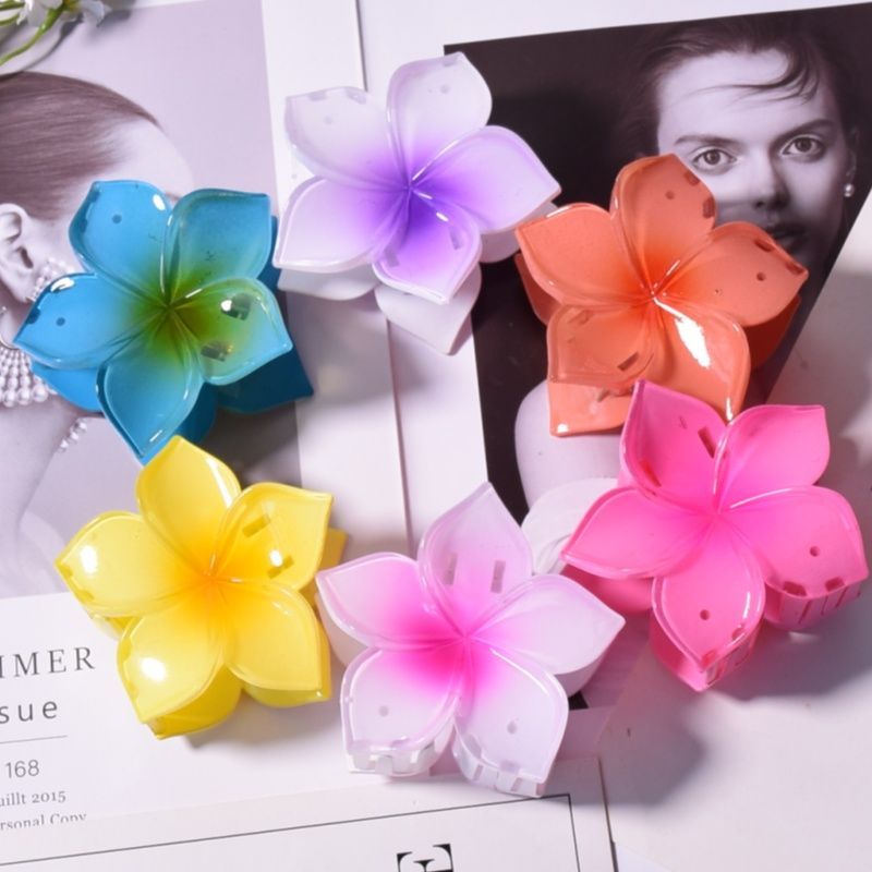 Best-selling gradient frangipani hairpin, female back head updo, shark hairpin, seaside vacation photo hairpin, light luxury detail image 3