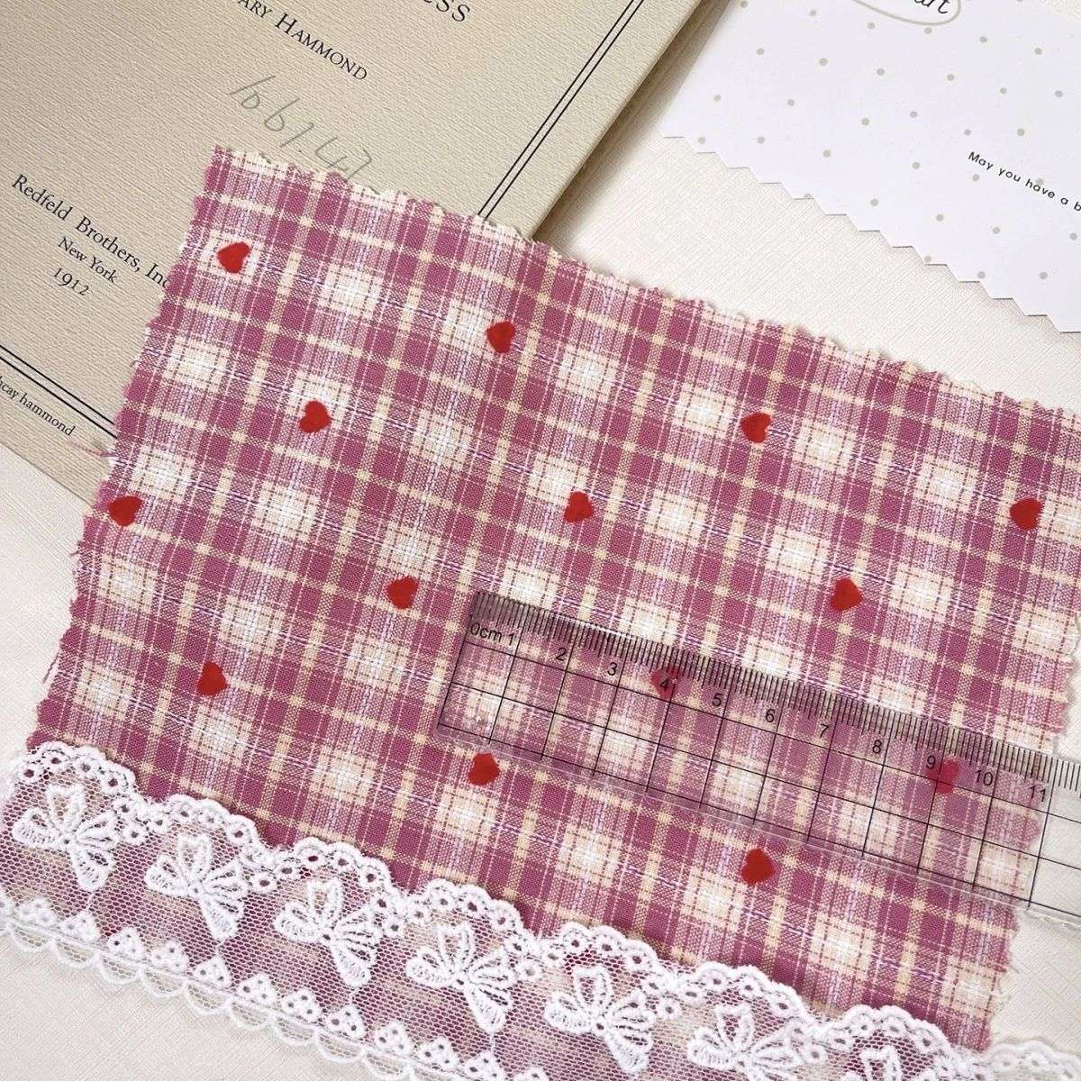 韩系爱心植绒格子面料连衣裙衬衫裙子睡衣童装DIY发圈女服装布料白底实物图