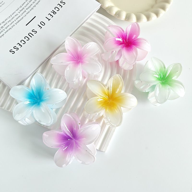 Summer gradient frangipani hairpin, female back head bun, shark hairpin, seaside vacation photo hairpin headwear details Picture