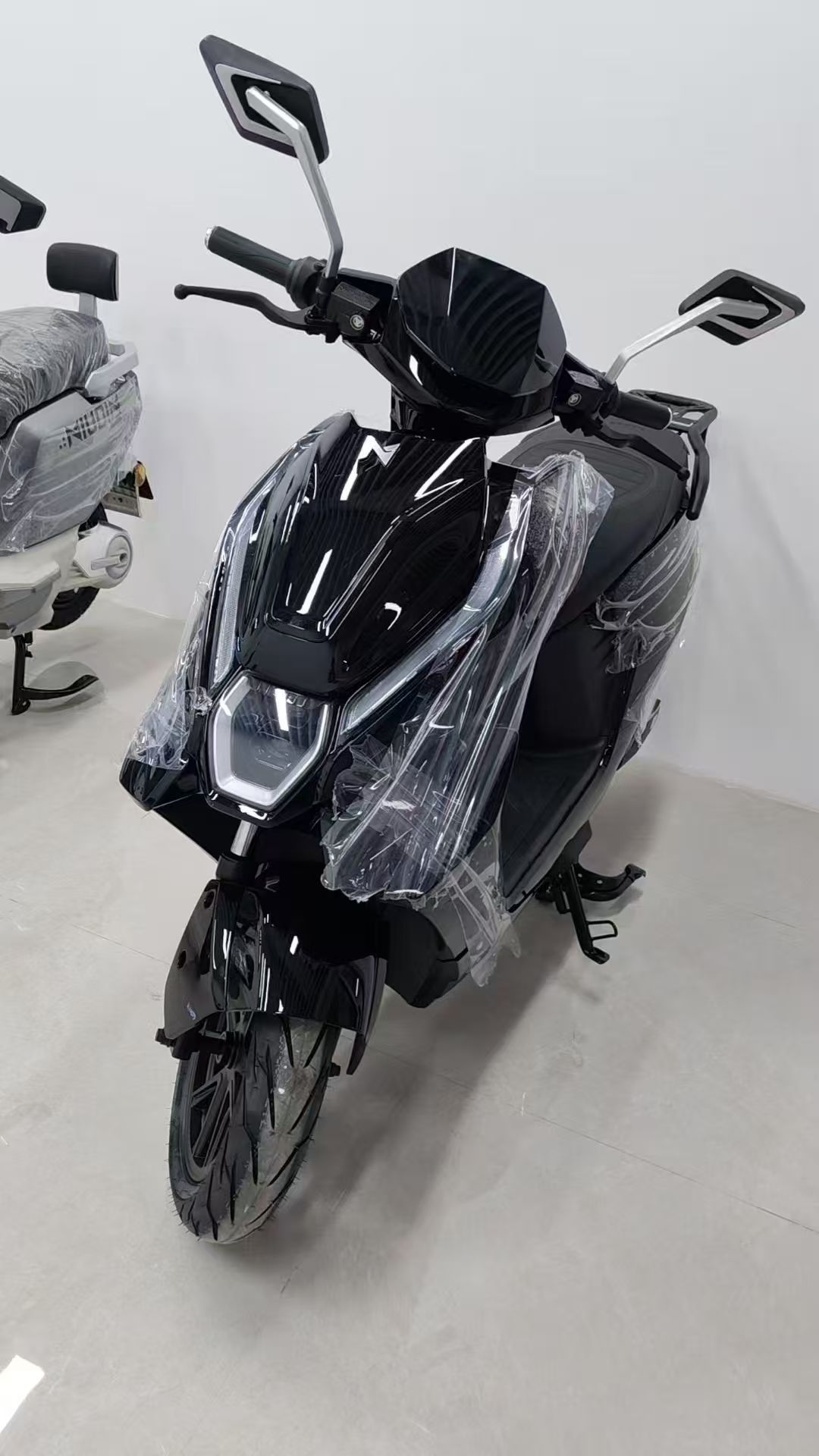 黑色电瓶车                      细节图