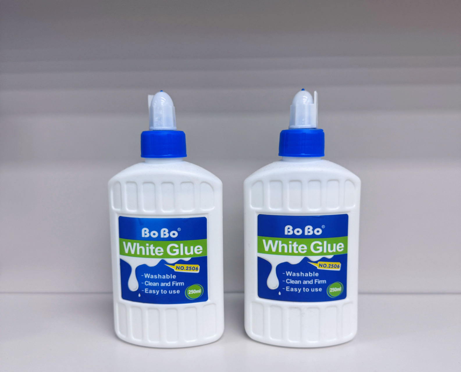 NO.2506 White Glue 250ml, student-specific eco-friendly white glue, quick bonding, easy to use, odorless, and free of formaldehyde details Picture
