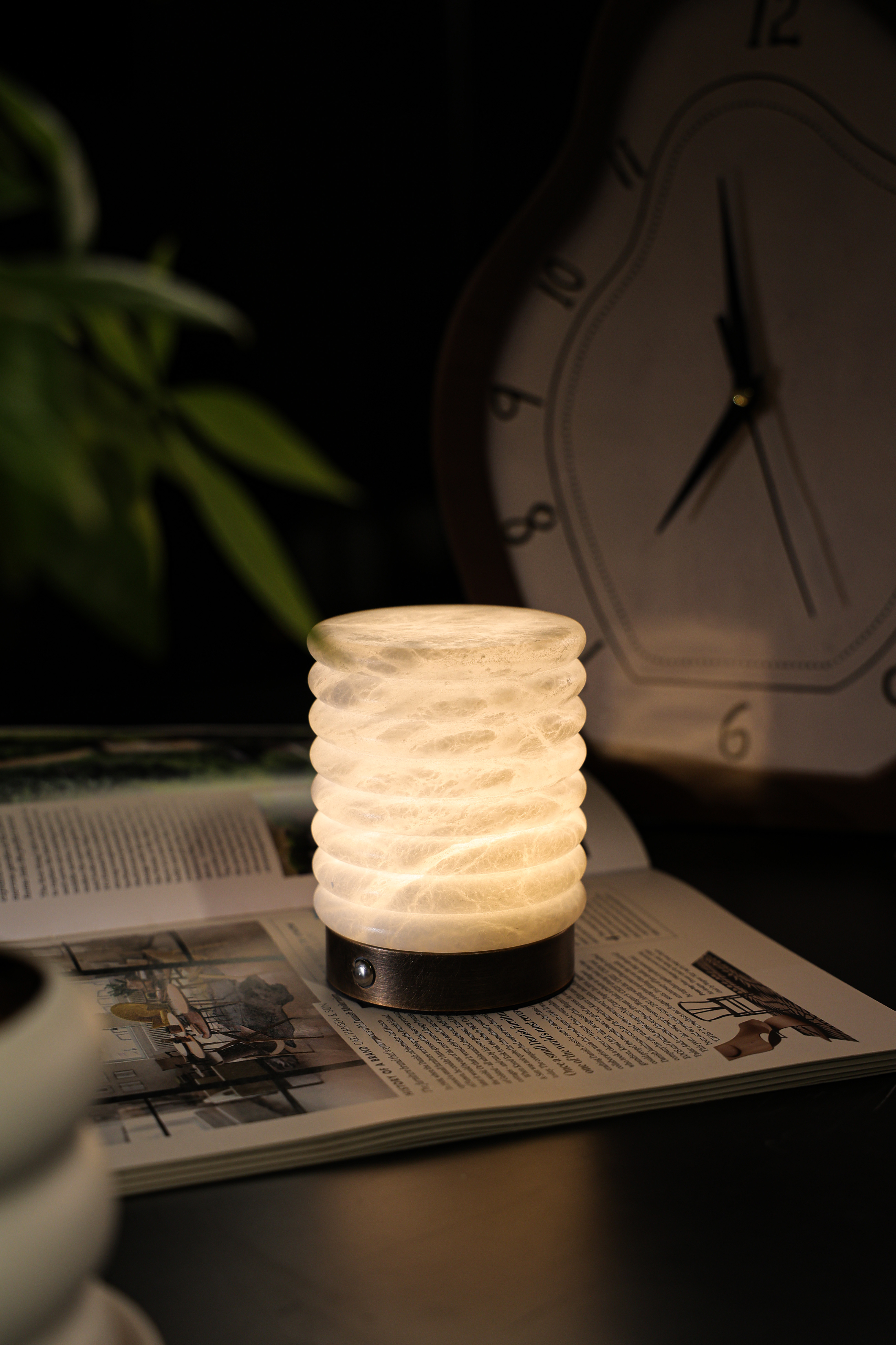 Creative desk lamp decoration, night light, girl decoration desk lamp, marble ambient light Specification drawing