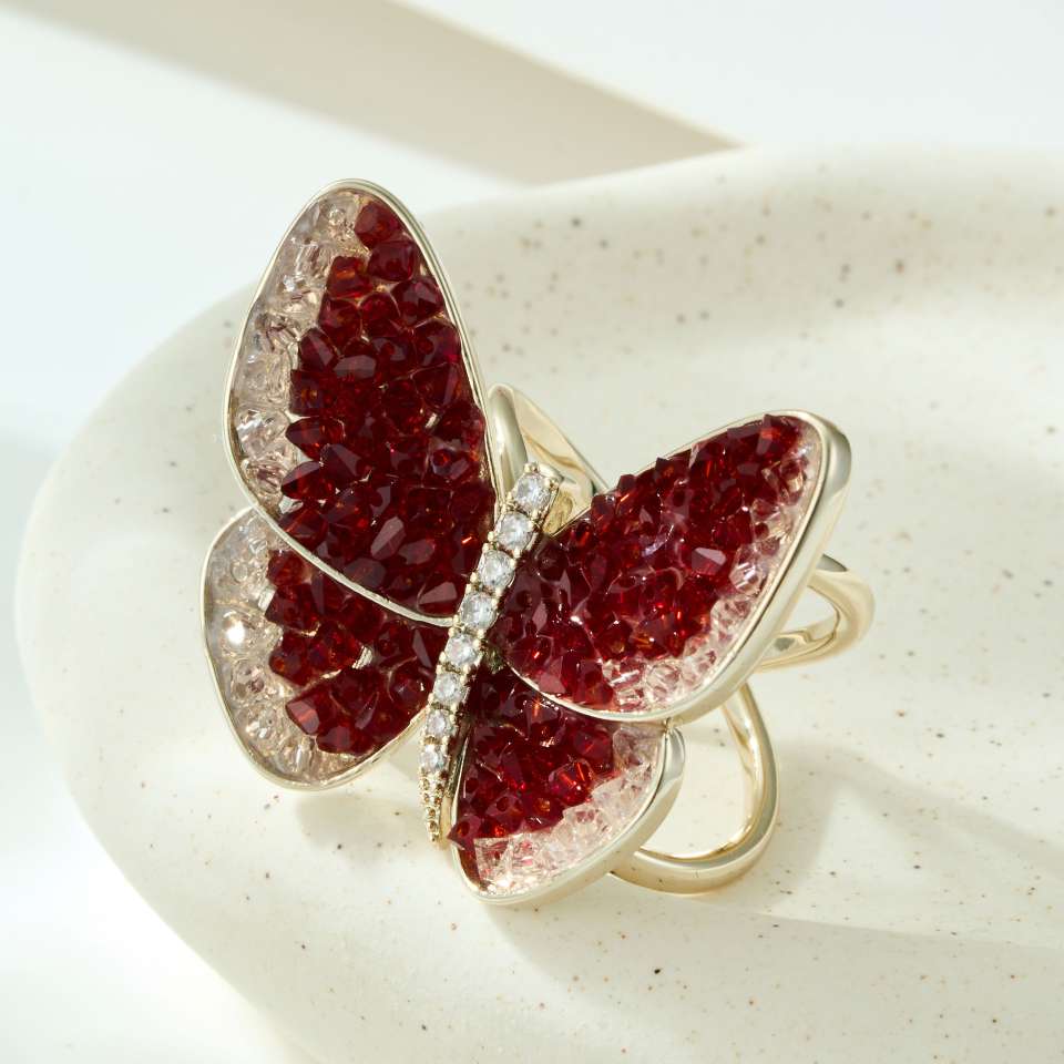 Exquisite and elegant red crystal butterfly dance silk scarf buckle, fashionable and light luxury copper alloy inlaid zircon crystal square scarf buckle, versatile for daily use Muslim headscarf buckle details Picture