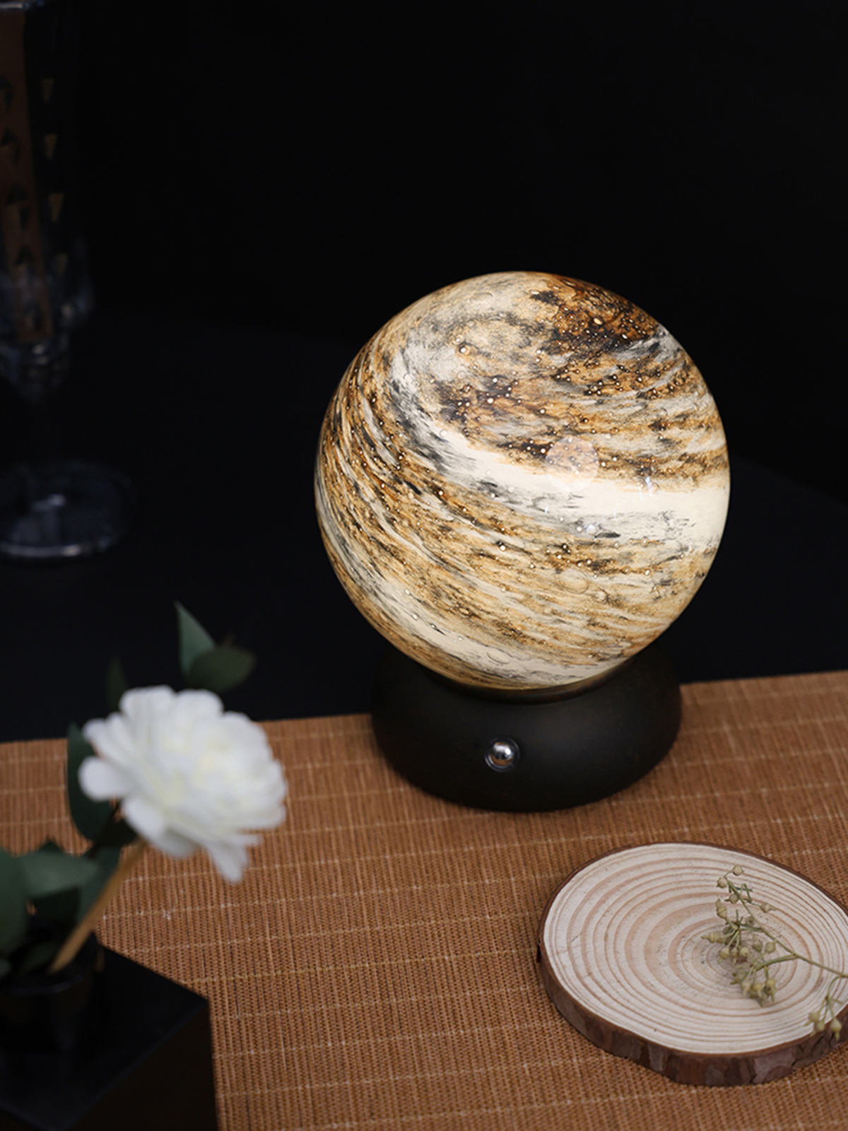Creative table lamps, decorative items, night lights, decorative planet lights, glass ambient lights, home decorative lights full figure