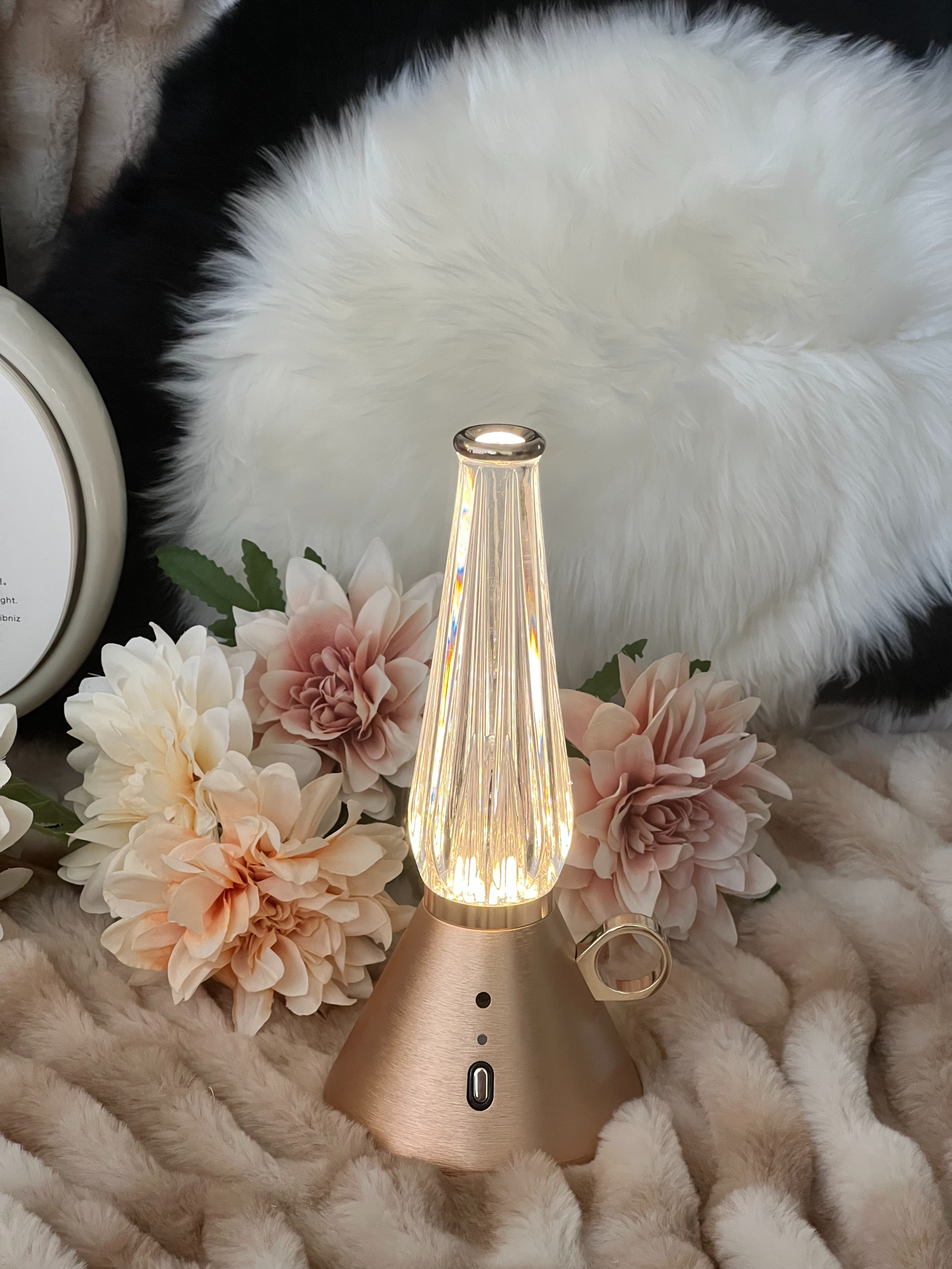 Creative table lamps, home acrylic ambient lights, aluminum alloy creative table lamps, night lights, decorative lights, ornaments details Picture