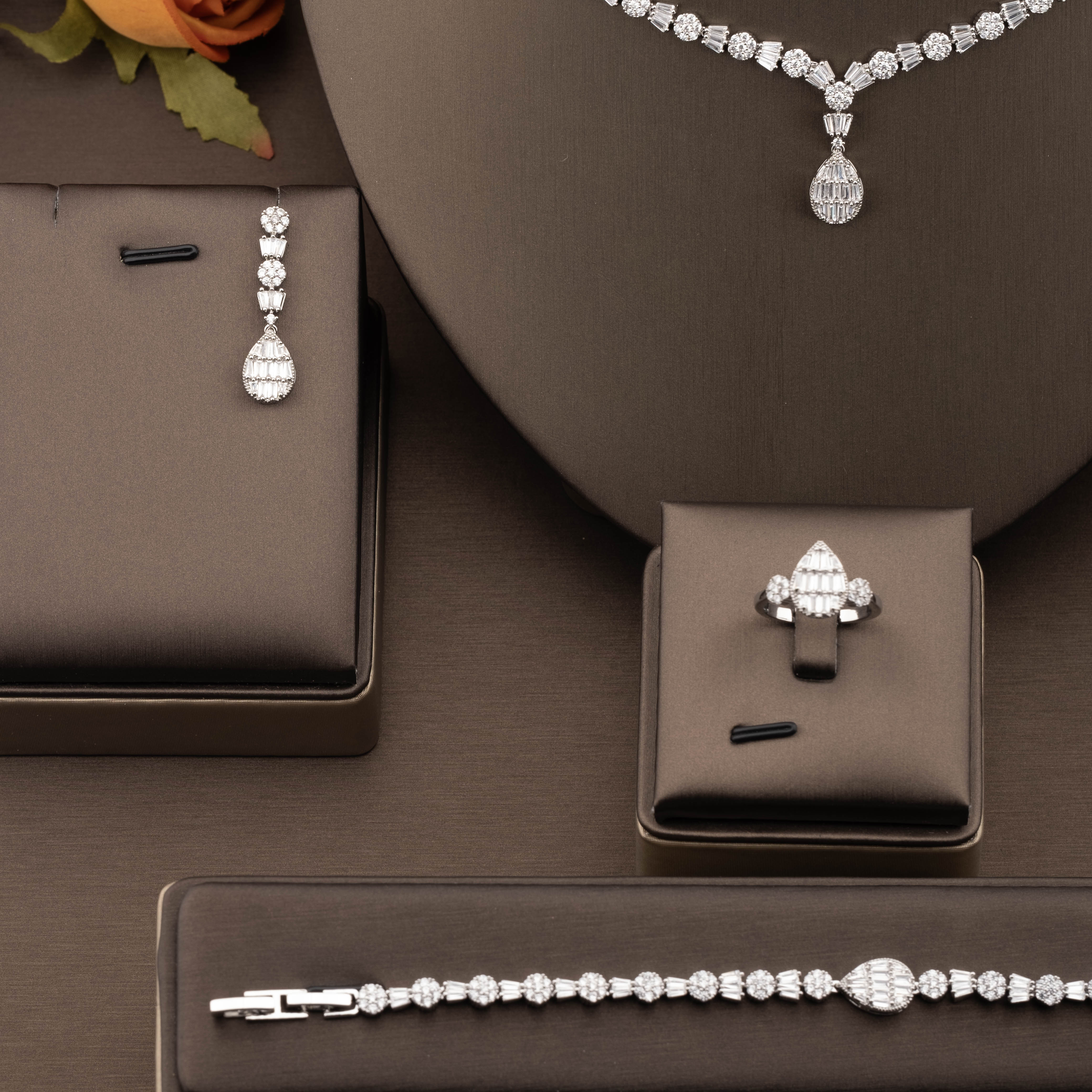 A luxurious jewelry set with sparkling cubic zirconia large teardrop design is suitable for ladies to wear at their weddings details Picture