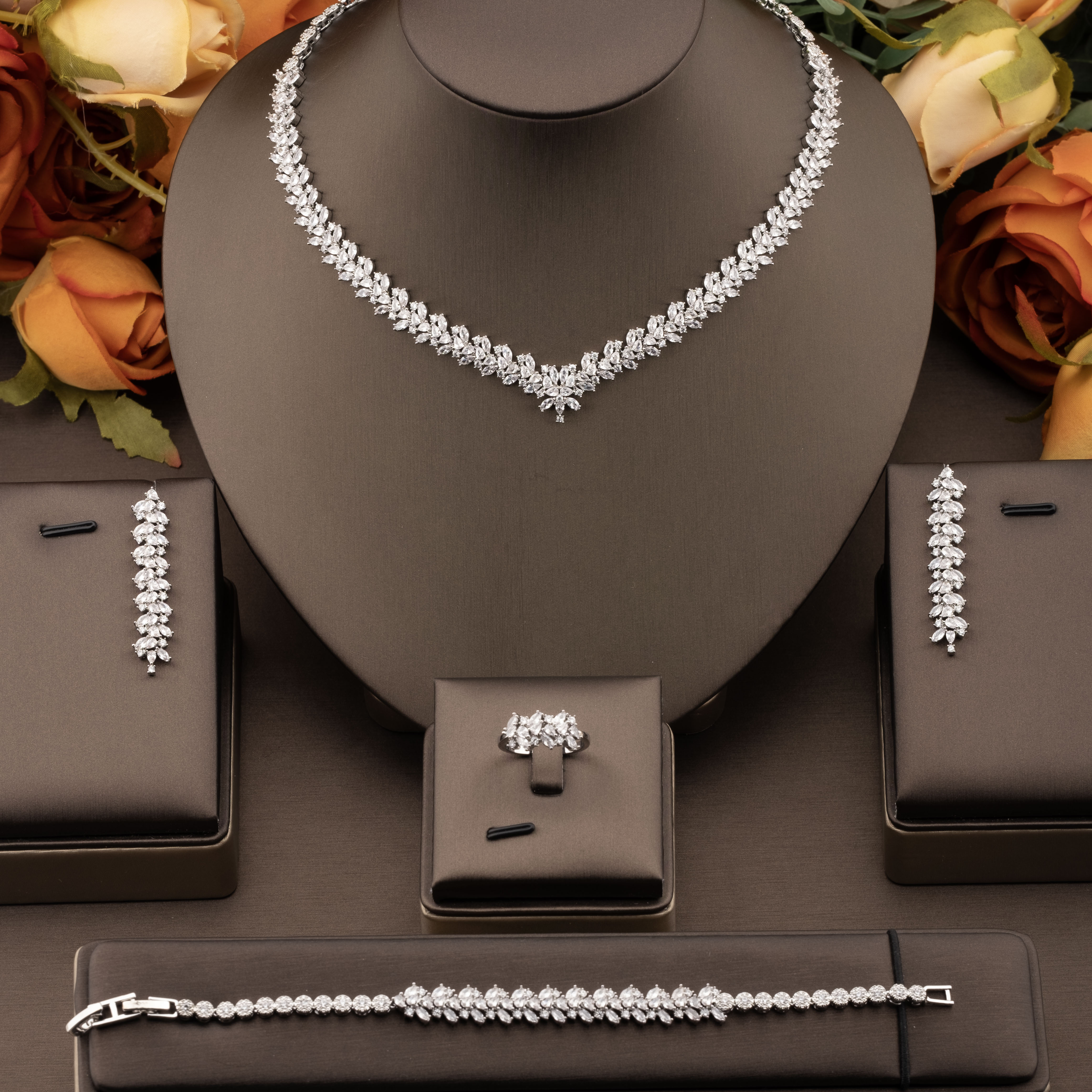 A luxurious and elegant jewelry set with cubic zirconia wheat ear design is suitable for ladies to wear at banquets