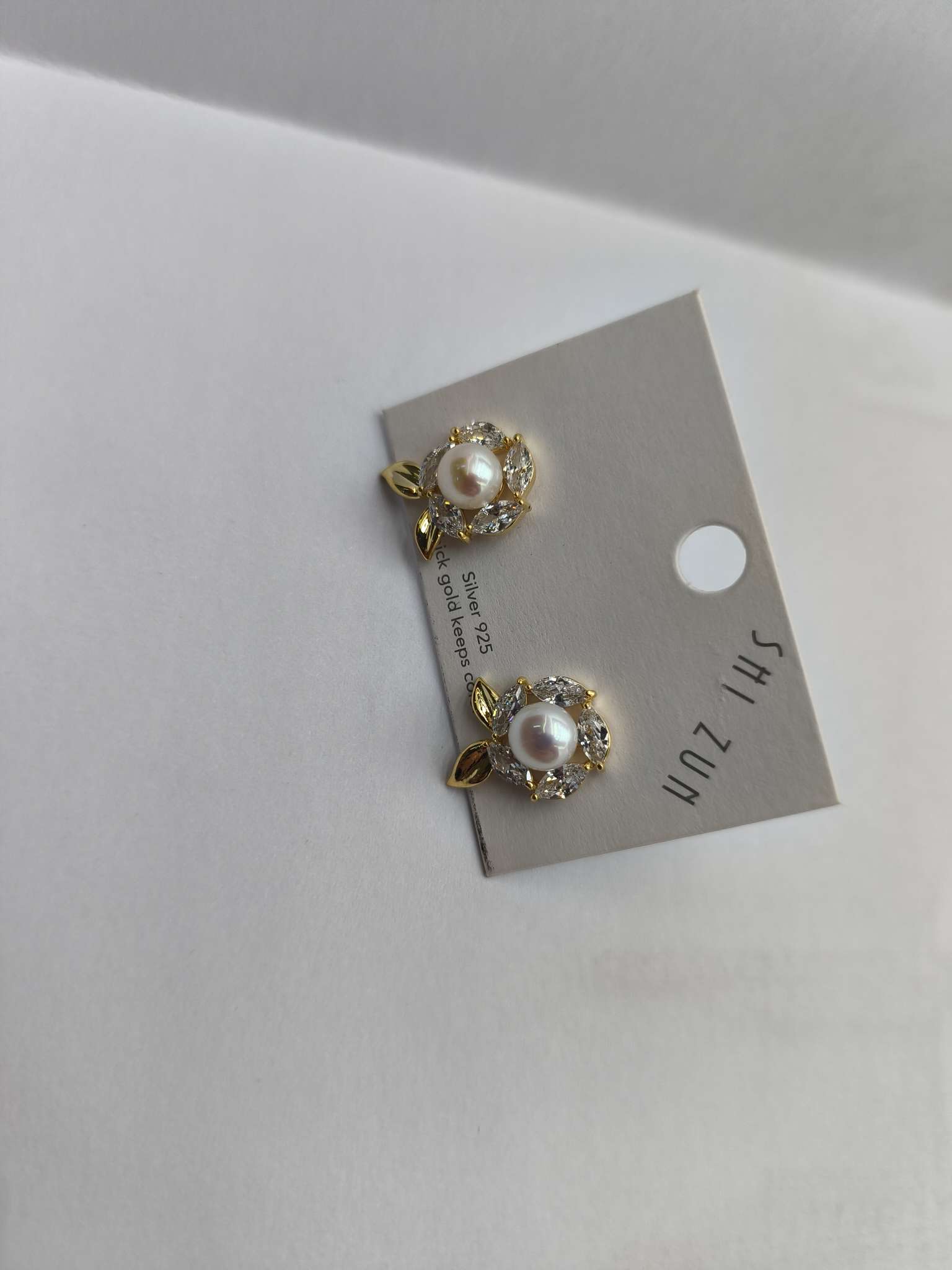 时尚精致锆石花朵珍珠耳钉轻奢玫瑰花气质耳环简约百搭高级感耳饰细节图