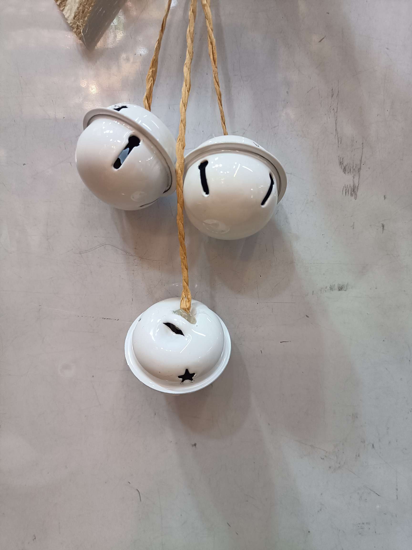 圣诞用品来料加工圣诞球装饰彩条花环木质挂件饰品节日装饰品白底实物图