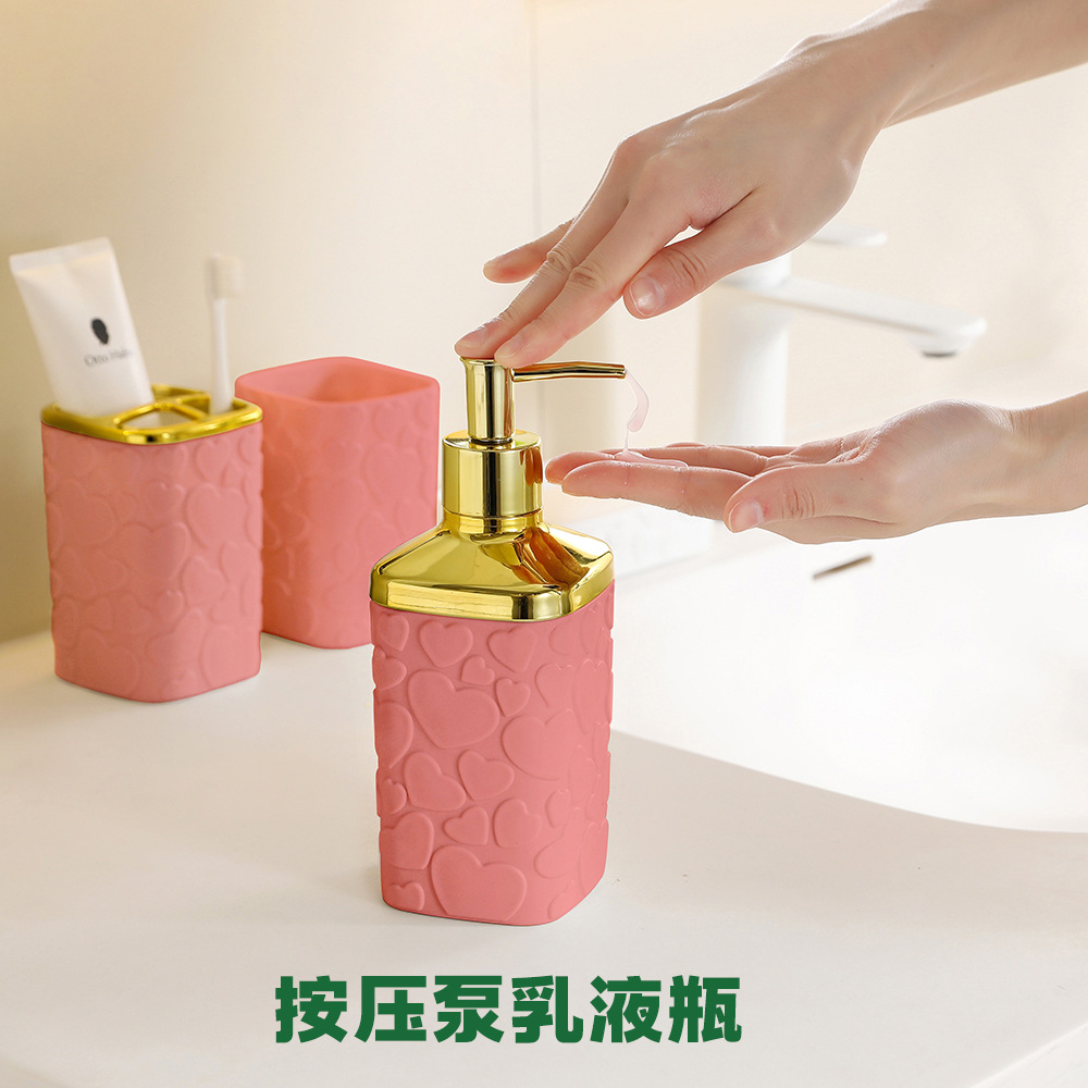 Four-piece bathroom set, simple heart-shaped embossed toiletries set, toothbrush and mouthwash cup, creative bathroom ornaments Specification image