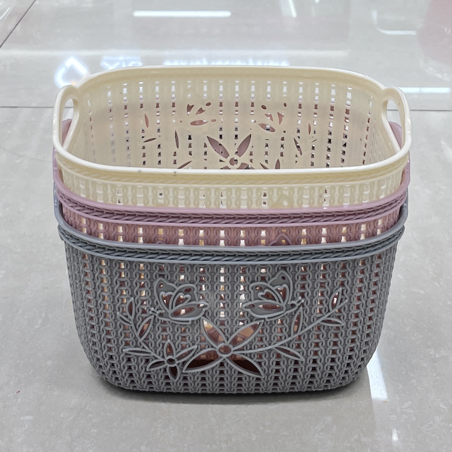 Ins-style hollowed-out butterfly plastic storage basket, home desktop clutter organizing basket, toiletries storage box, rattan weaving
