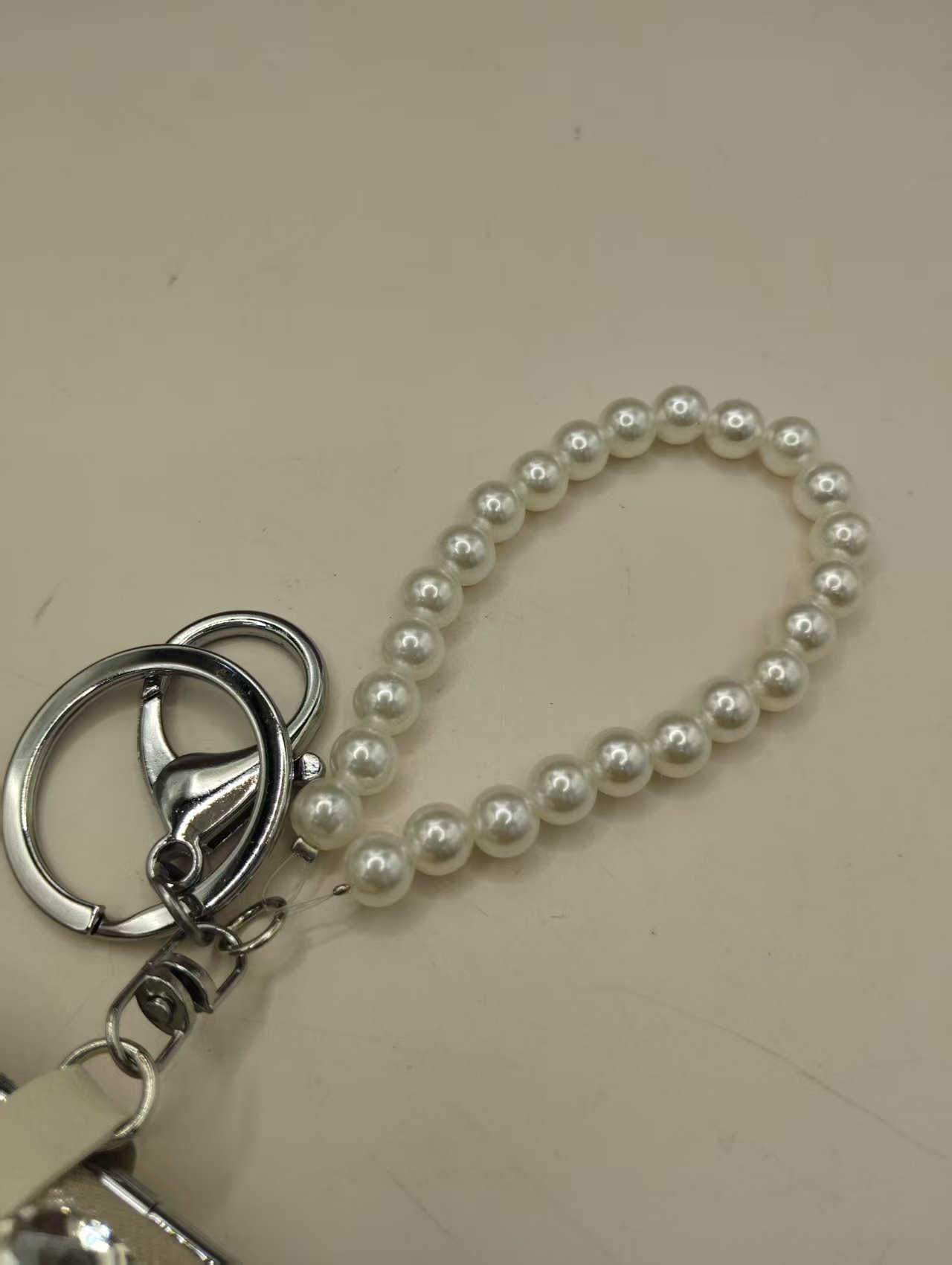 手腕珍珠挂件时尚简约手链女士饰品优雅气质手饰配饰礼物细节图