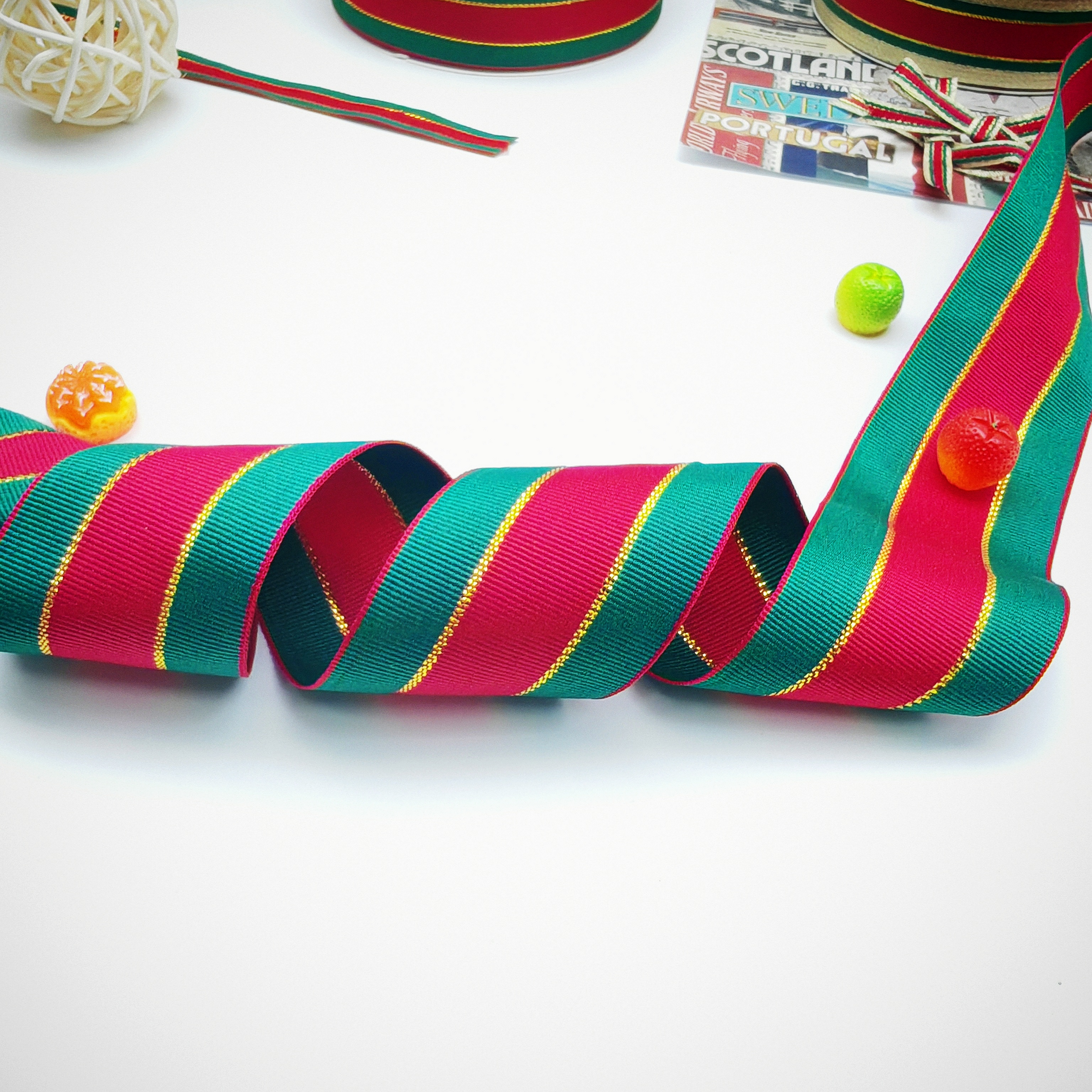 Christmas webbing, velvet webbing, webbing accessories, ribbons, multi-purpose fabrics, decorative materials, webbing accessories, auxiliary materials, fabrics, webbing, ribbons, ribbons, sections, polishes, webbing, mother and child ribbons, piping strips Item Picture