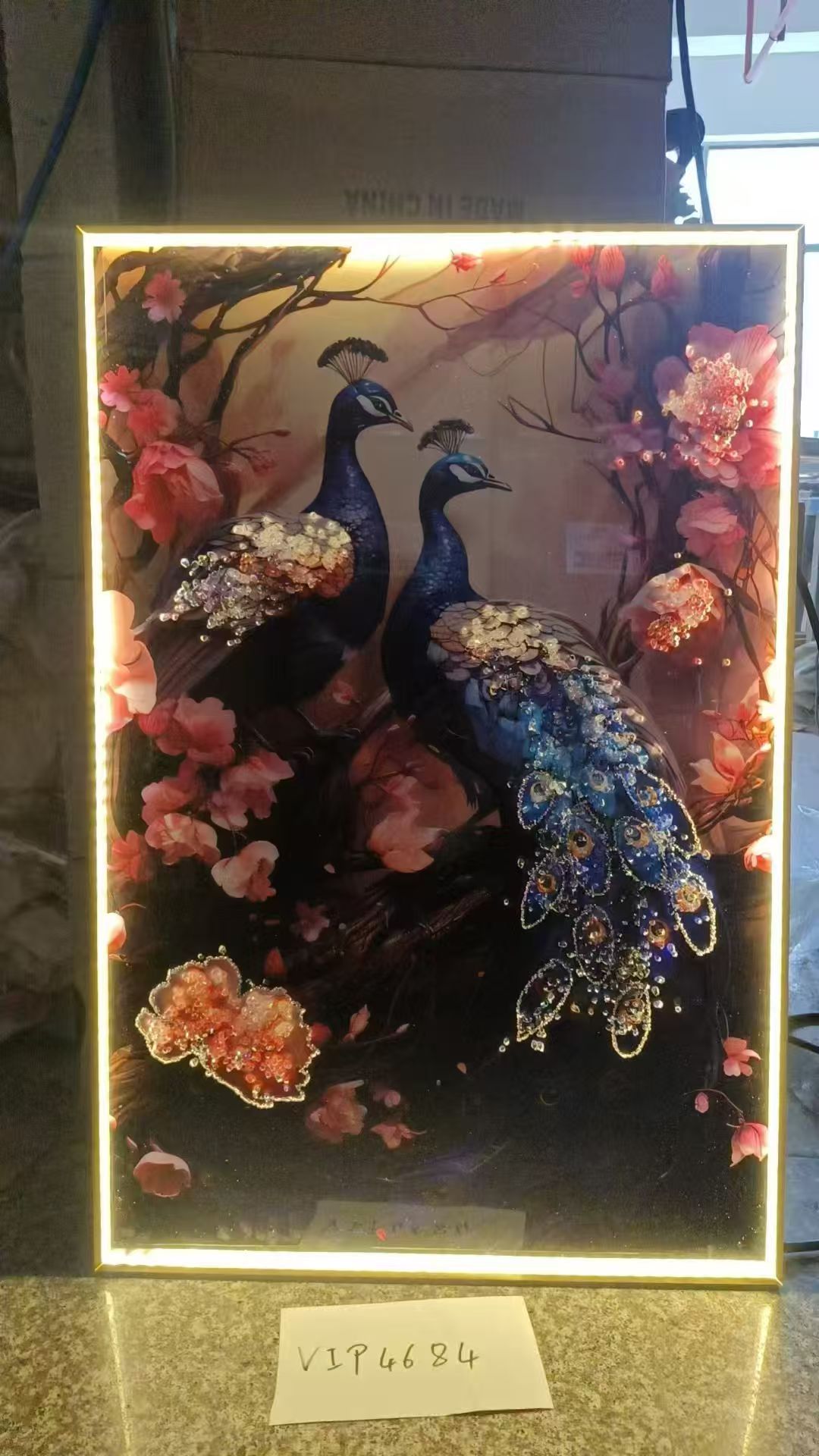 孔雀轻奢入户玄关装饰画led灯画新款高级感晶瓷挂画走廊过道壁画