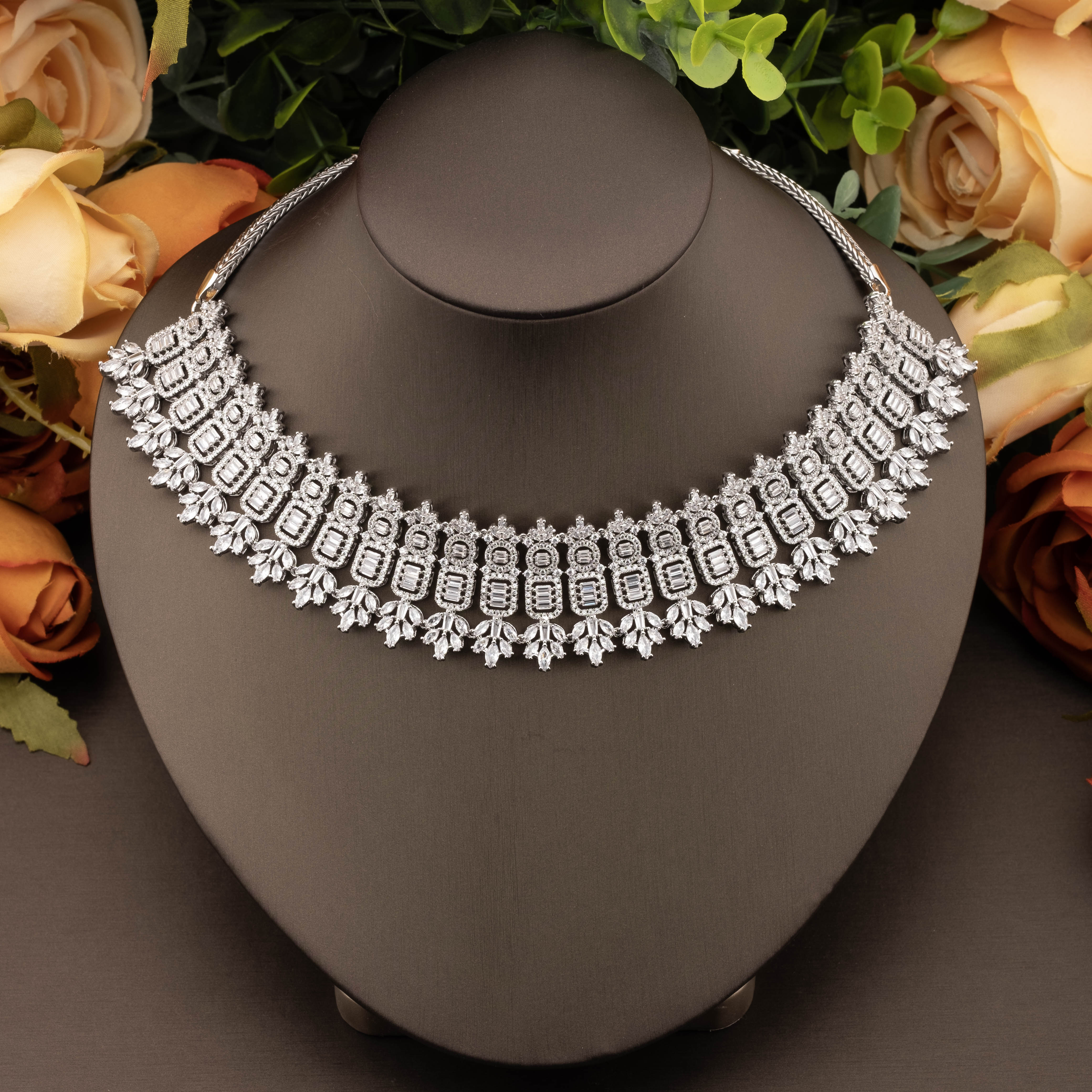 A set of elegant jewelry with a pendant design featuring shiny cubic zirconia bouquets is perfect for ladies' party banquets Specification image