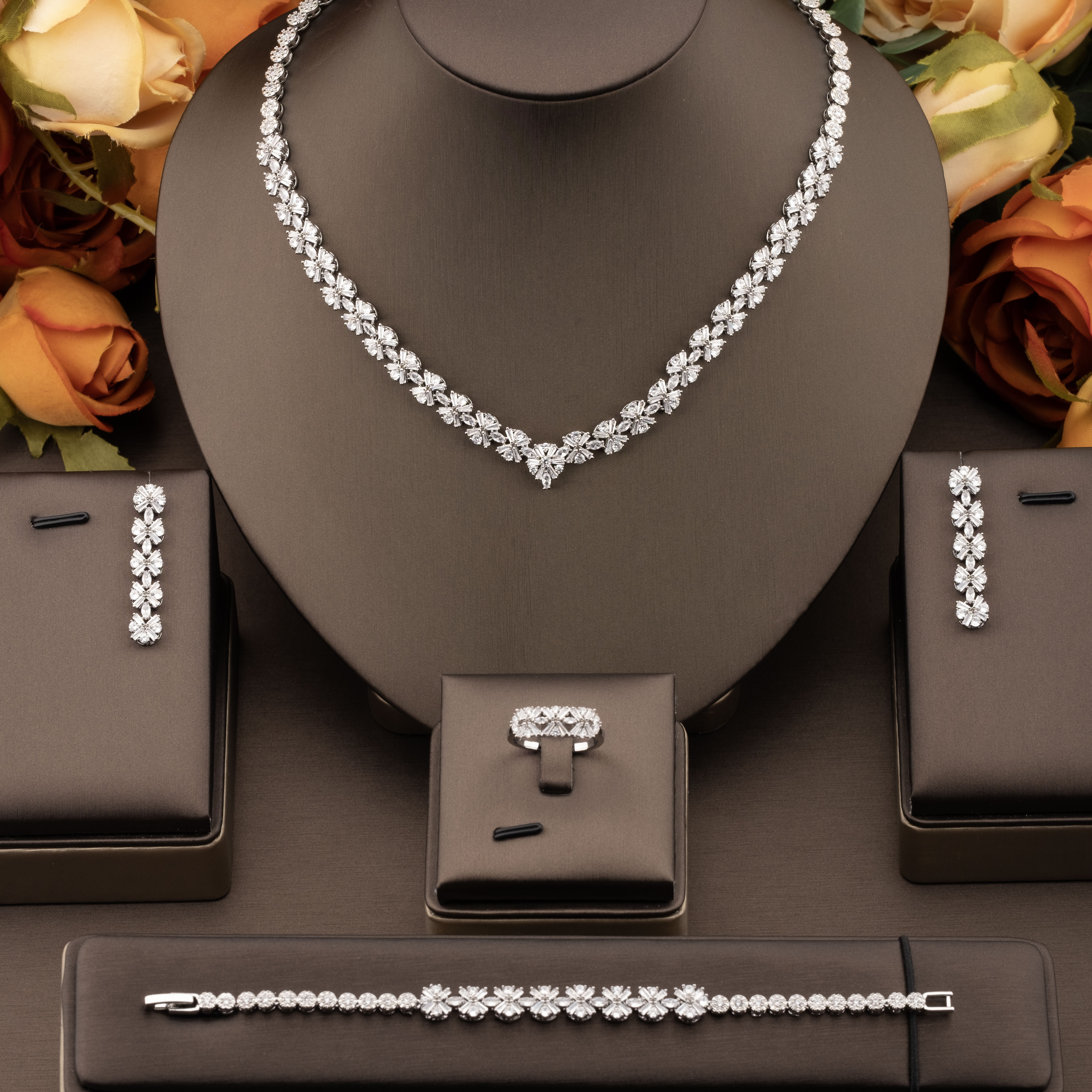 A luxurious and elegant cubic zirconia V-neck small butterfly jewelry set is suitable for ladies to wear at their weddings