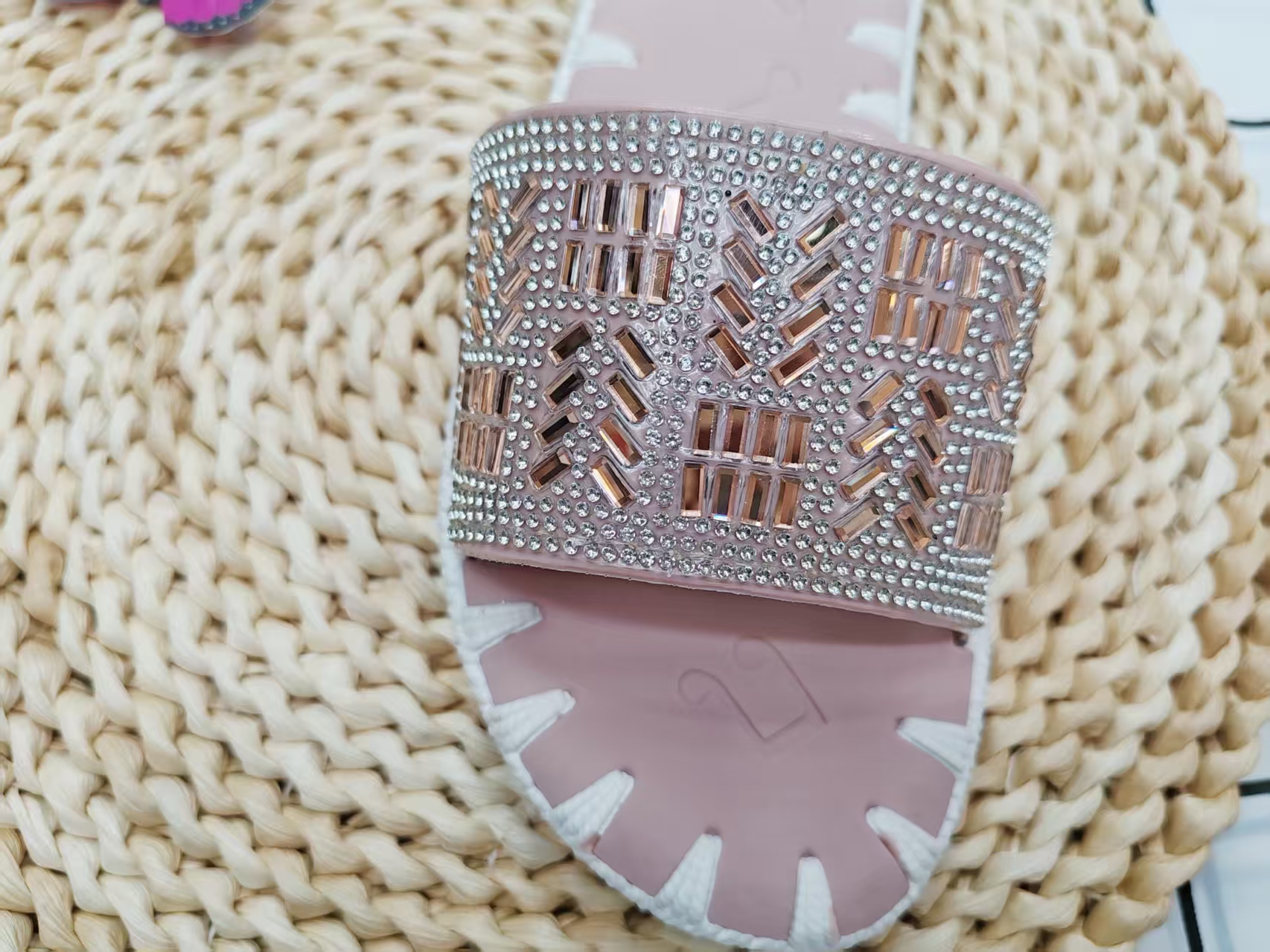 Summer 2025 new fairy-style rhinestone flat-bottom fashionable one-shoulder for outerwear Application Scenario