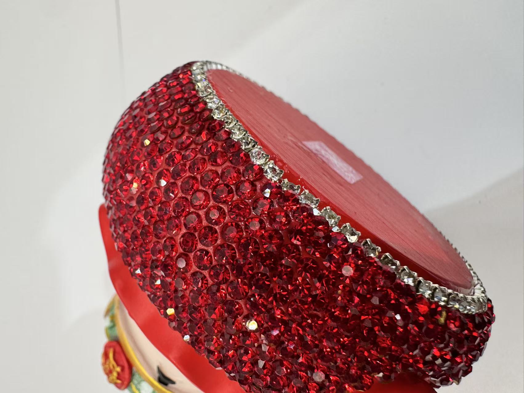 High-end and luxurious wealth god ornaments, brimming with wealth and beauty, car accessories, luxurious decorative items, feng shui decorations details Picture