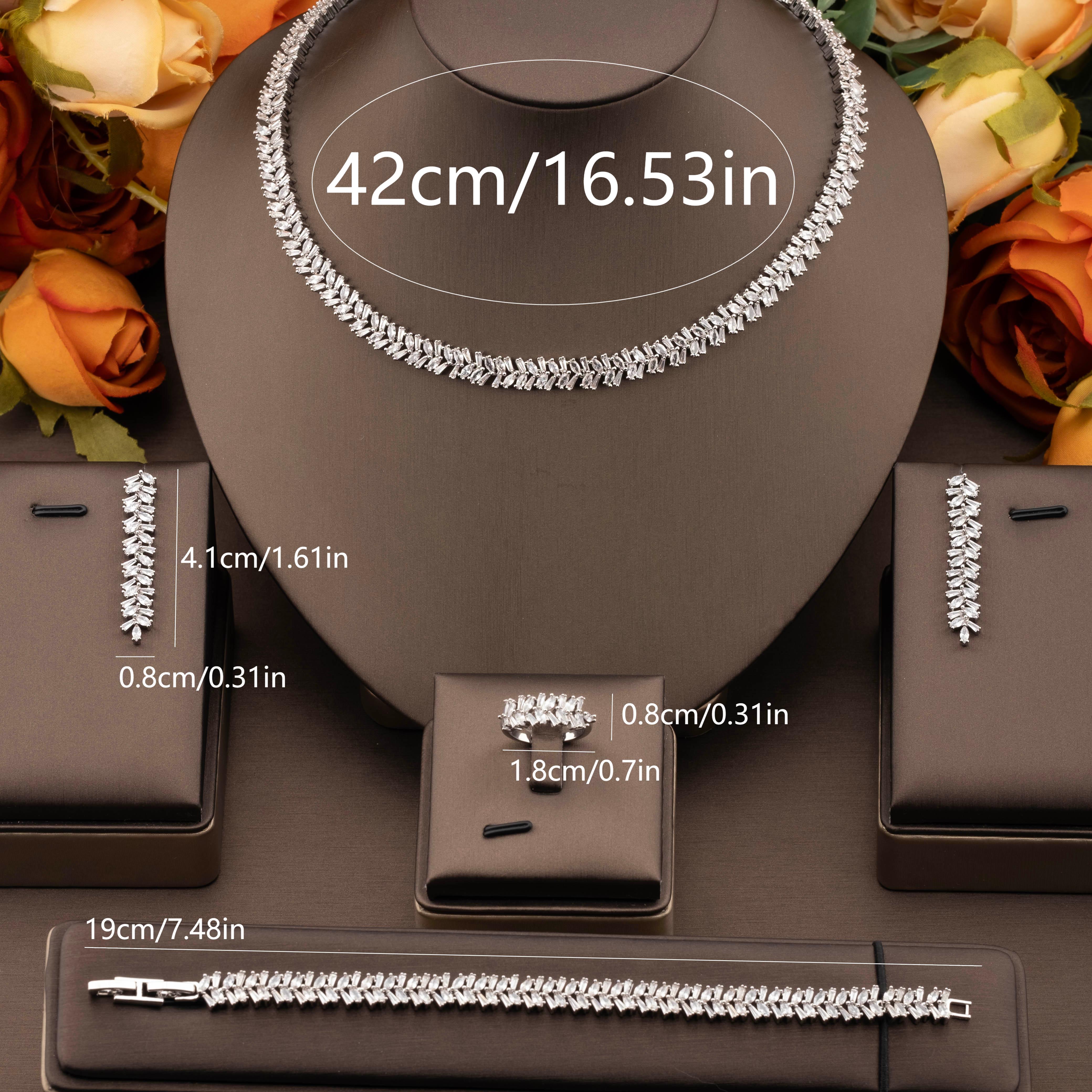 A luxurious jewelry set with cubic zirconia ear design is suitable for ladies to wear at wedding parties Item Picture