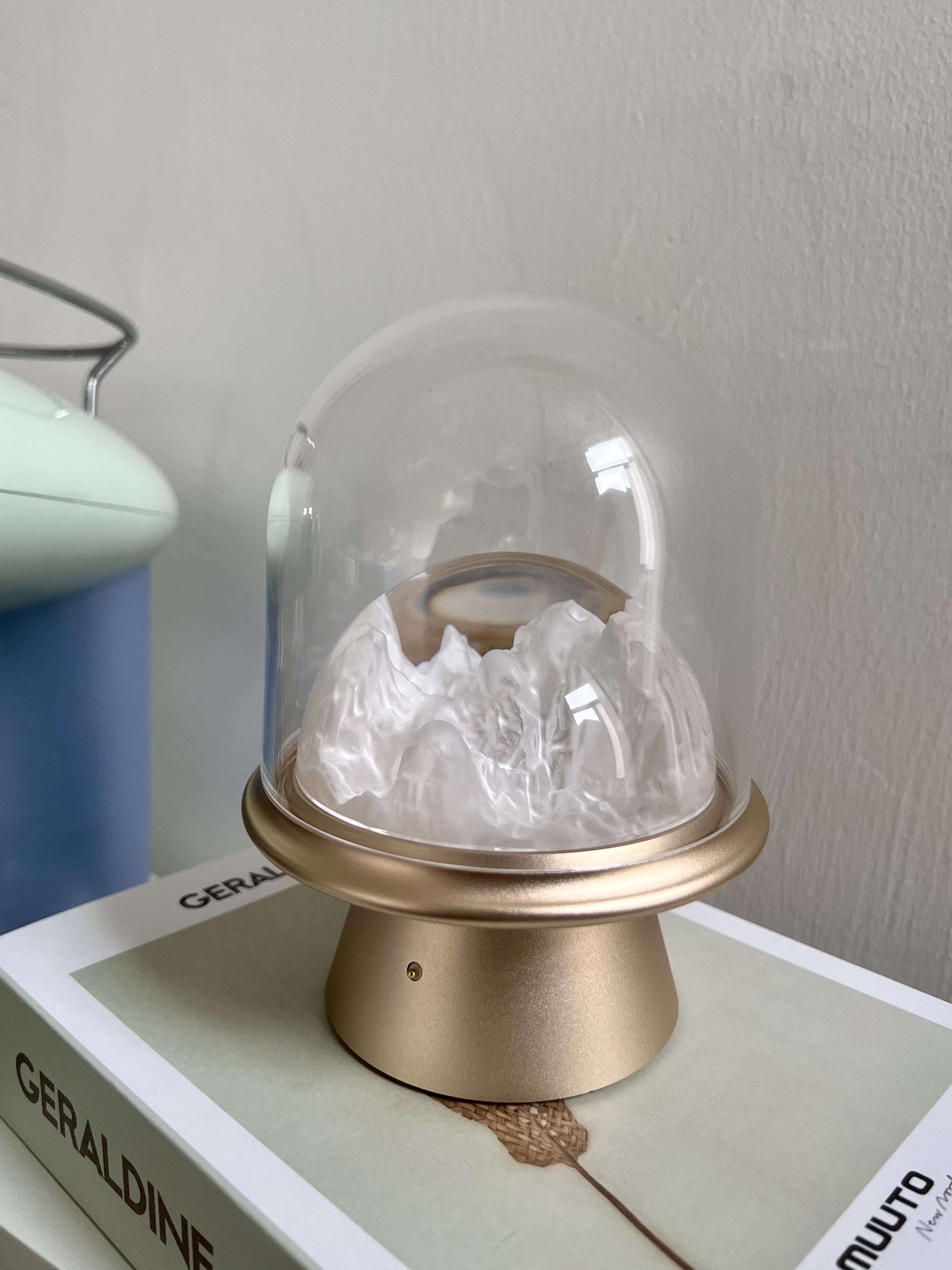 Creative table lamps, home decoration lamps, aluminum alloy acrylic atmosphere lamps, creative table lamps, ornaments, night lights details Picture