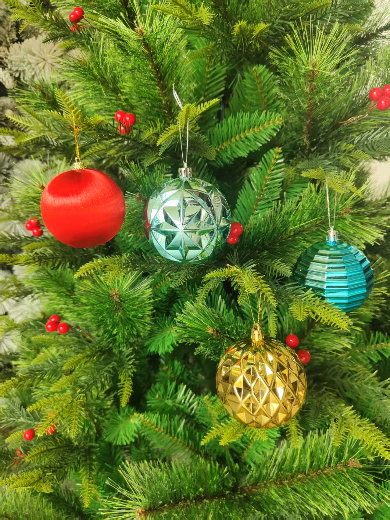 Christmas decorations, Christmas gift boxes, custom Christmas balls, Christmas ball decorations, festival decoration items, Christmas tree pendants details Picture