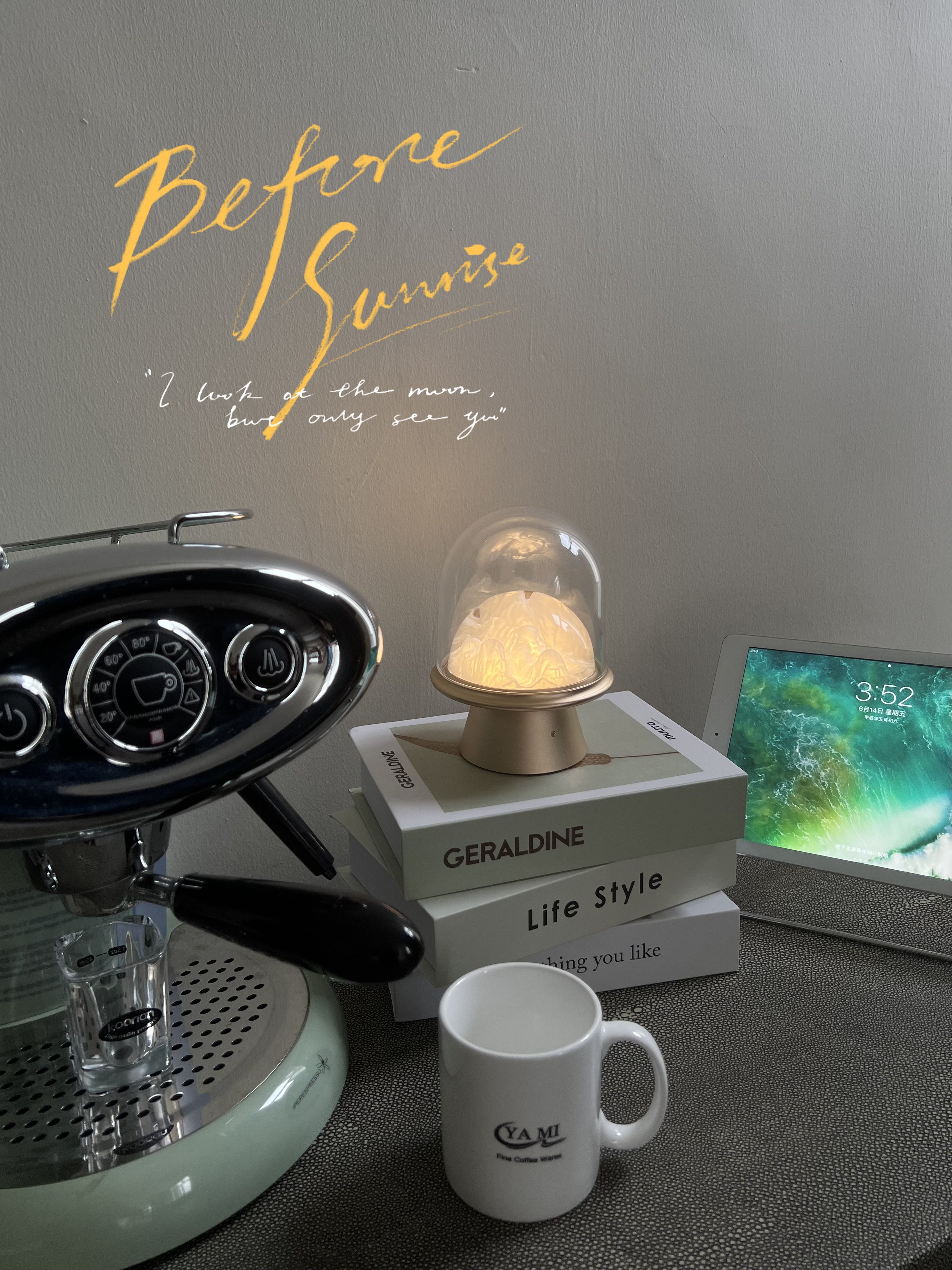 Creative table lamps, home decoration lamps, aluminum alloy acrylic atmosphere lamps, creative table lamps, ornaments, night lights full figure