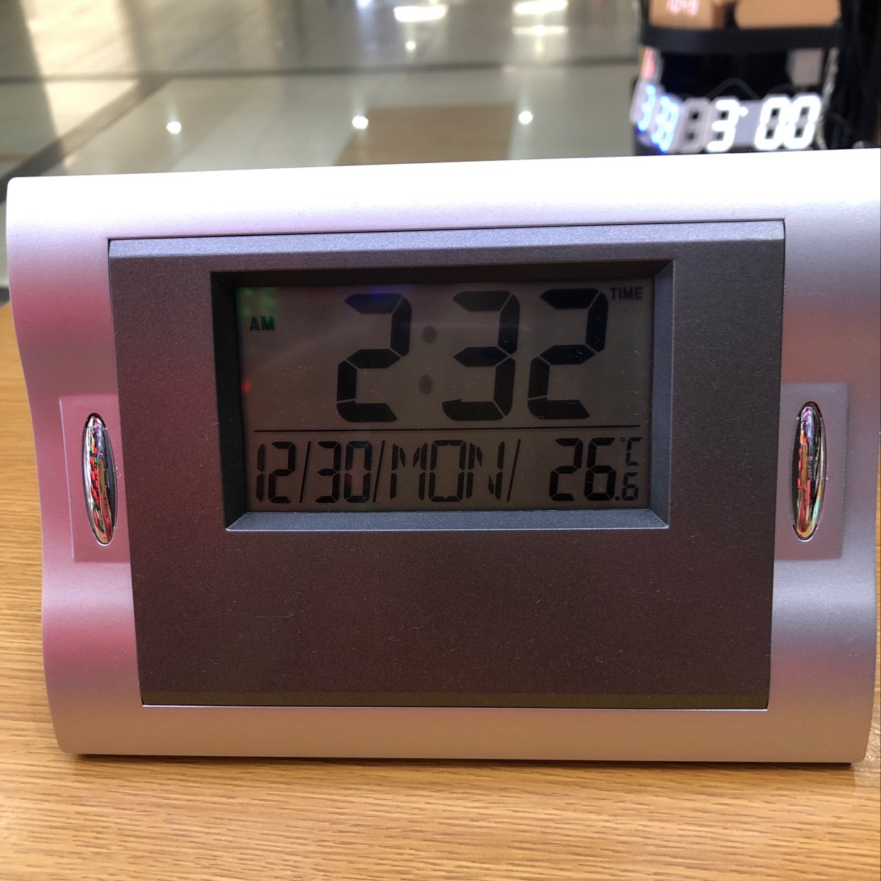 彩色多功能镜子电子表闹钟创意镜面电子钟多功能LED钟表化妆镜闹钟插电两用闹钟1544676587