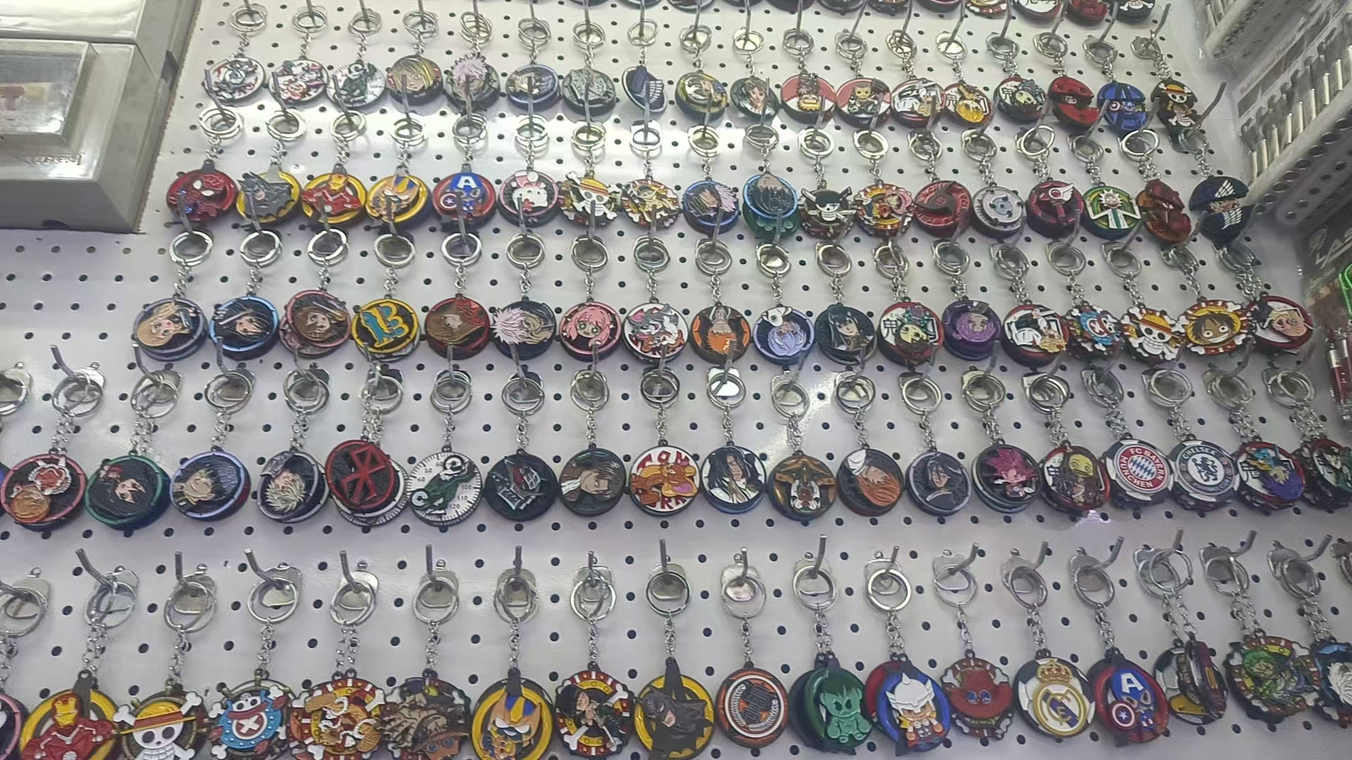 动漫小挂件   有旋转 开合 款式  品种齐全详情1