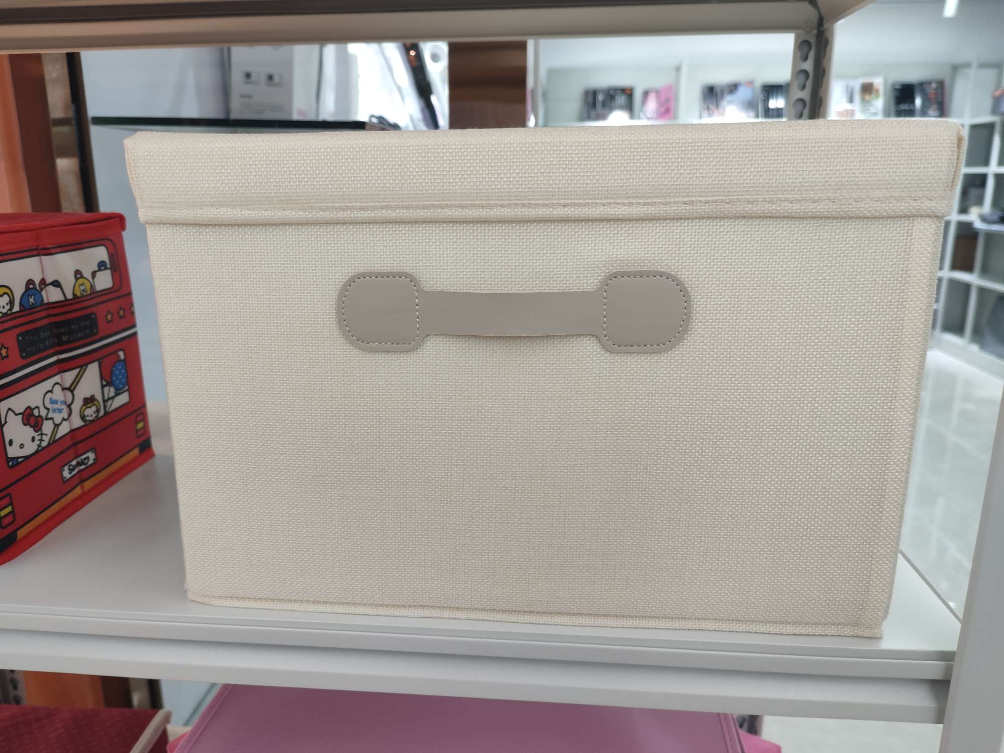 收纳箱实物图