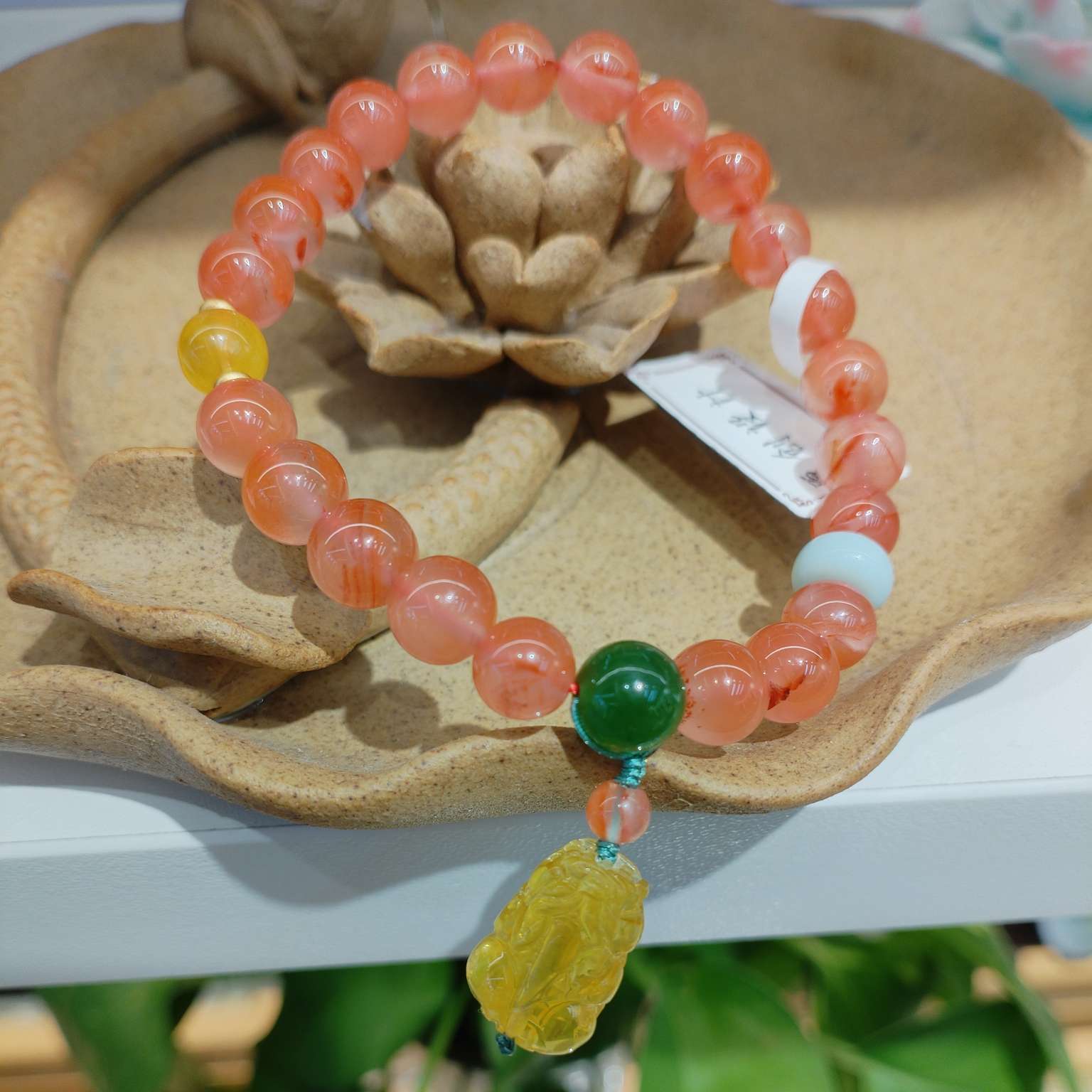 8mm natural crystal South red jade bracelet, amber, personalized original bracelet and jewelry, fashionable and versatile, simple and trendy gift for women Application Scenario