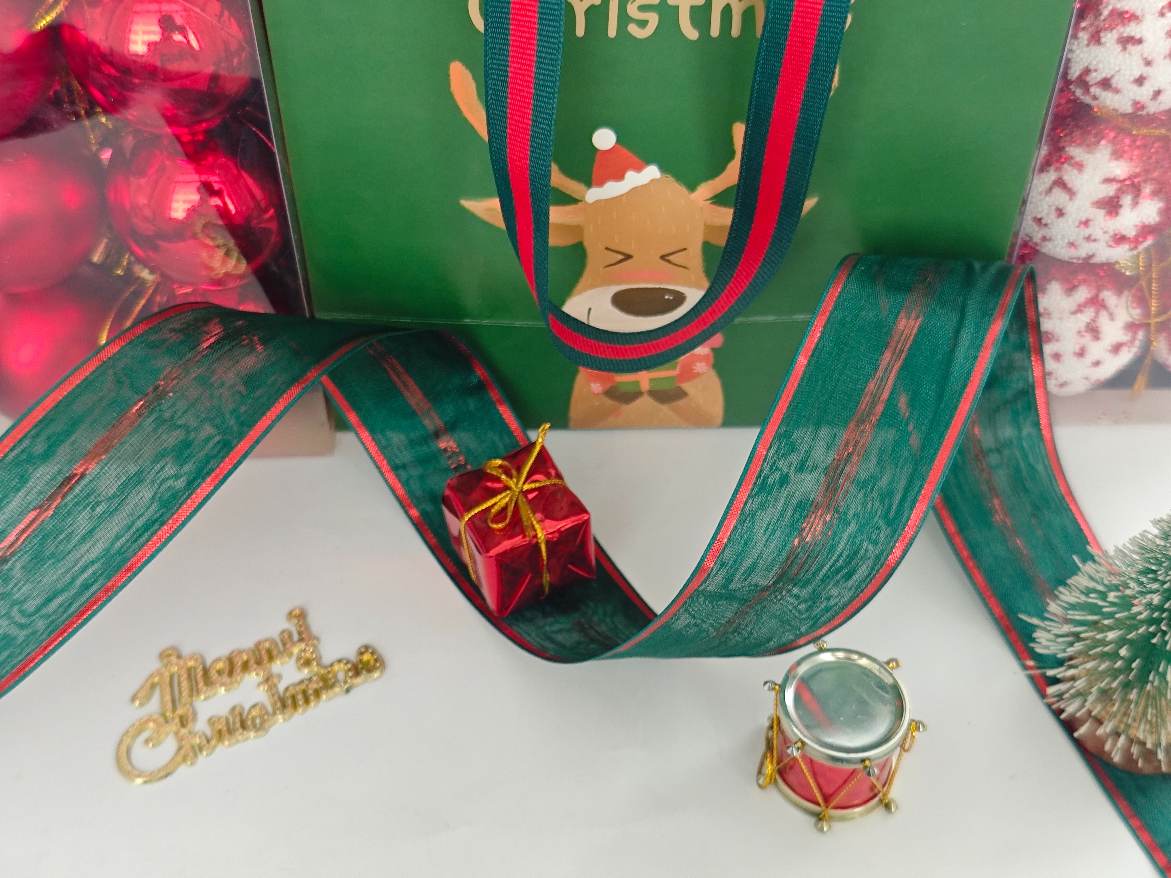Item No. : 1277 Christmas Gift Packaging Decoration DIY Double-layer Red stripe Red onion green edge # Dark green Iron Christmas Ribbon 3.8cm