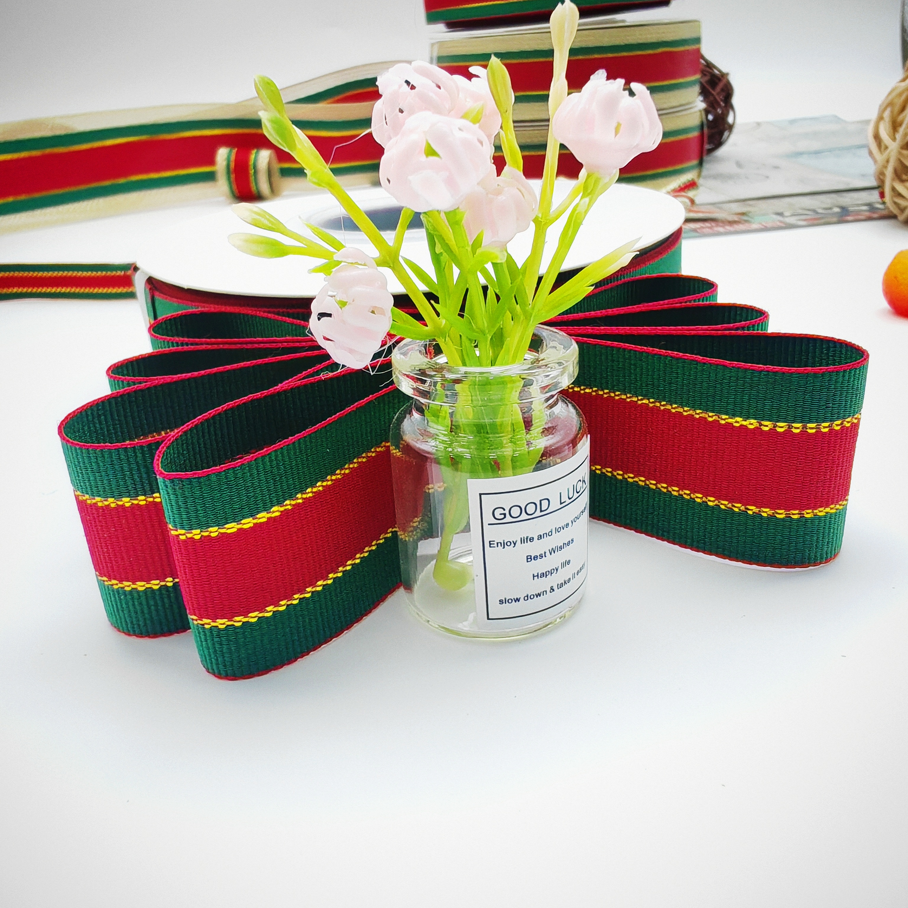 Christmas webbing, velvet webbing, webbing accessories, ribbons, multi-purpose fabrics, decorative materials, webbing accessories, auxiliary materials, fabrics, webbing, ribbons, ribbons, sections, polishes, webbing, mother and child ribbons, piping strips Application Scenario