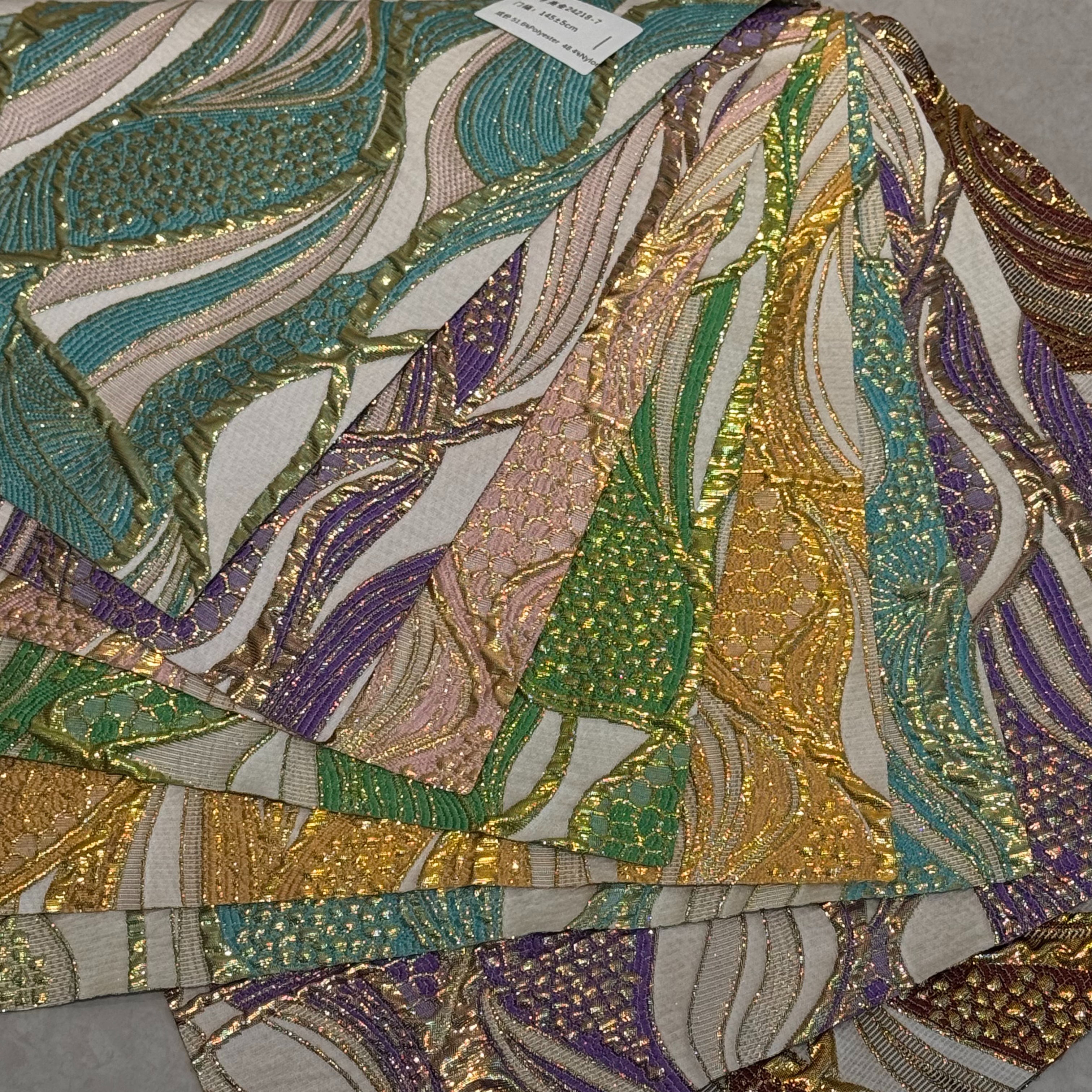 欧美优雅立体金丝浮雕色织提花面料西装套装连衣裙服装织锦缎布料枕巾用的布料格子布里布裙子外套面料