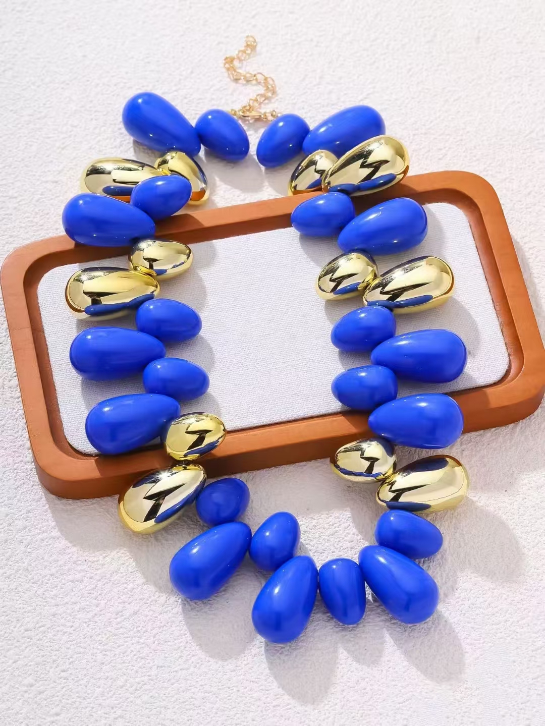 商品标题示例：  
欧美风项链项饰时尚夸张配饰女士首饰配搭百搭潮流  

（说明：根据关键词é¥°å/é¡¹é