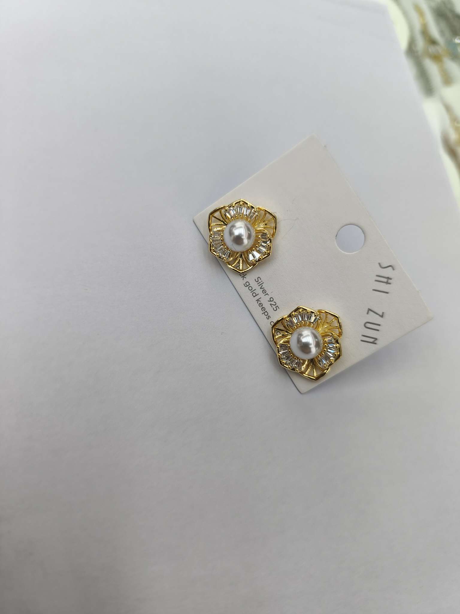 夏拉简约高级感金色花朵闪钻时尚百搭耳钉新娘耳饰晚宴日常OL耳环细节图