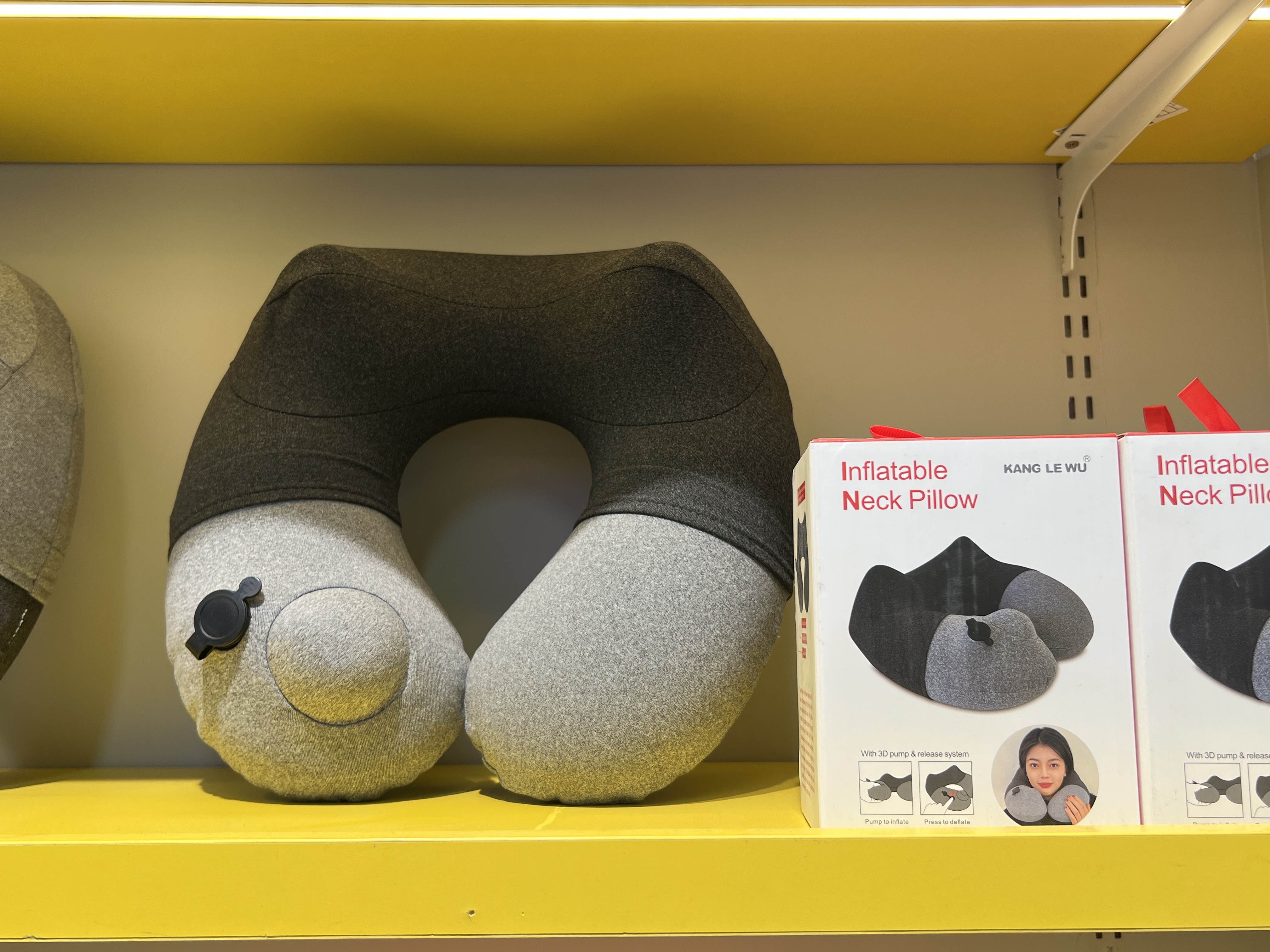 Portable inflatable U-shaped travel Pillow No. 1 Travel pillow Application Scenario