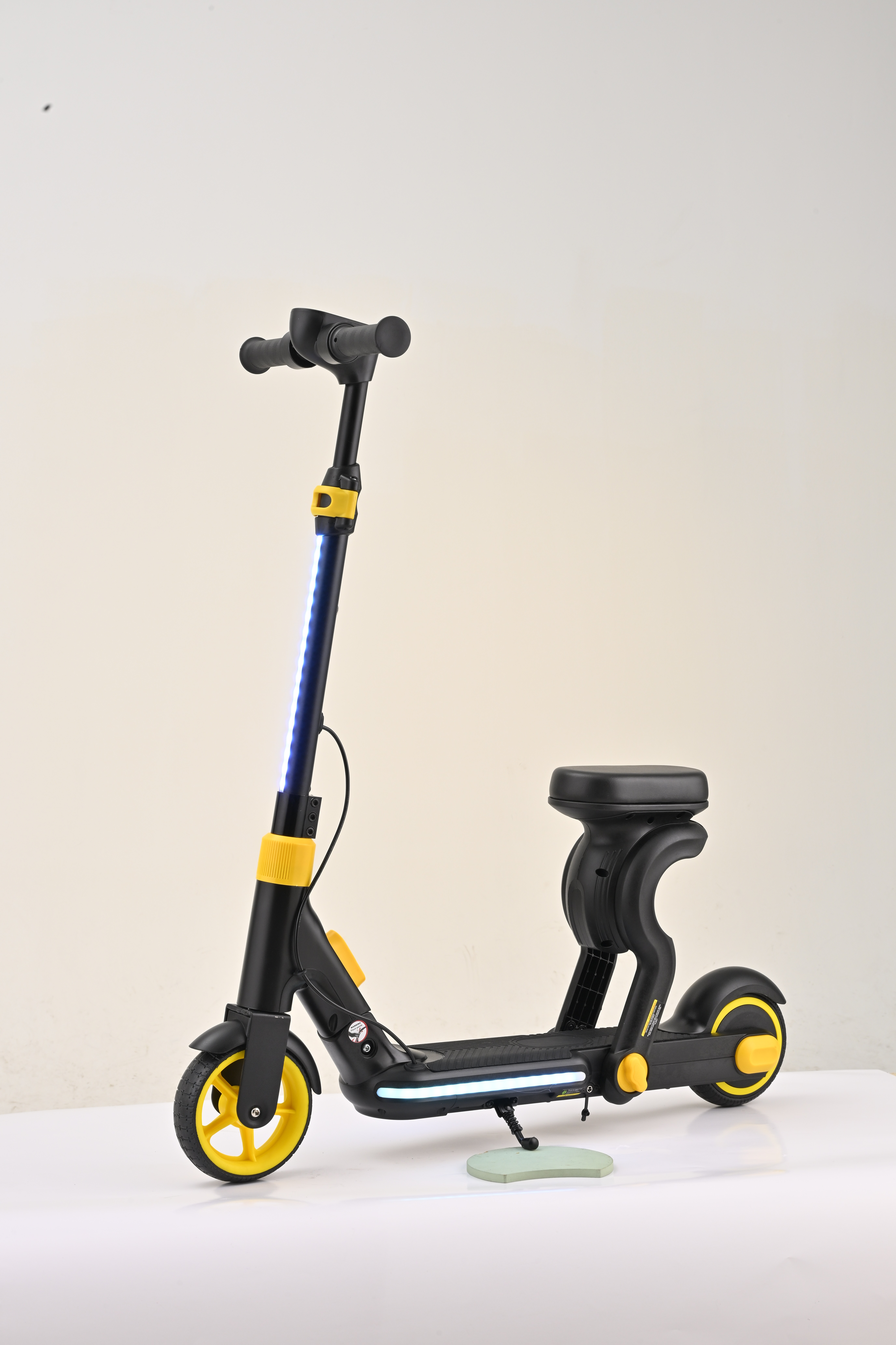 儿童电动车实物图