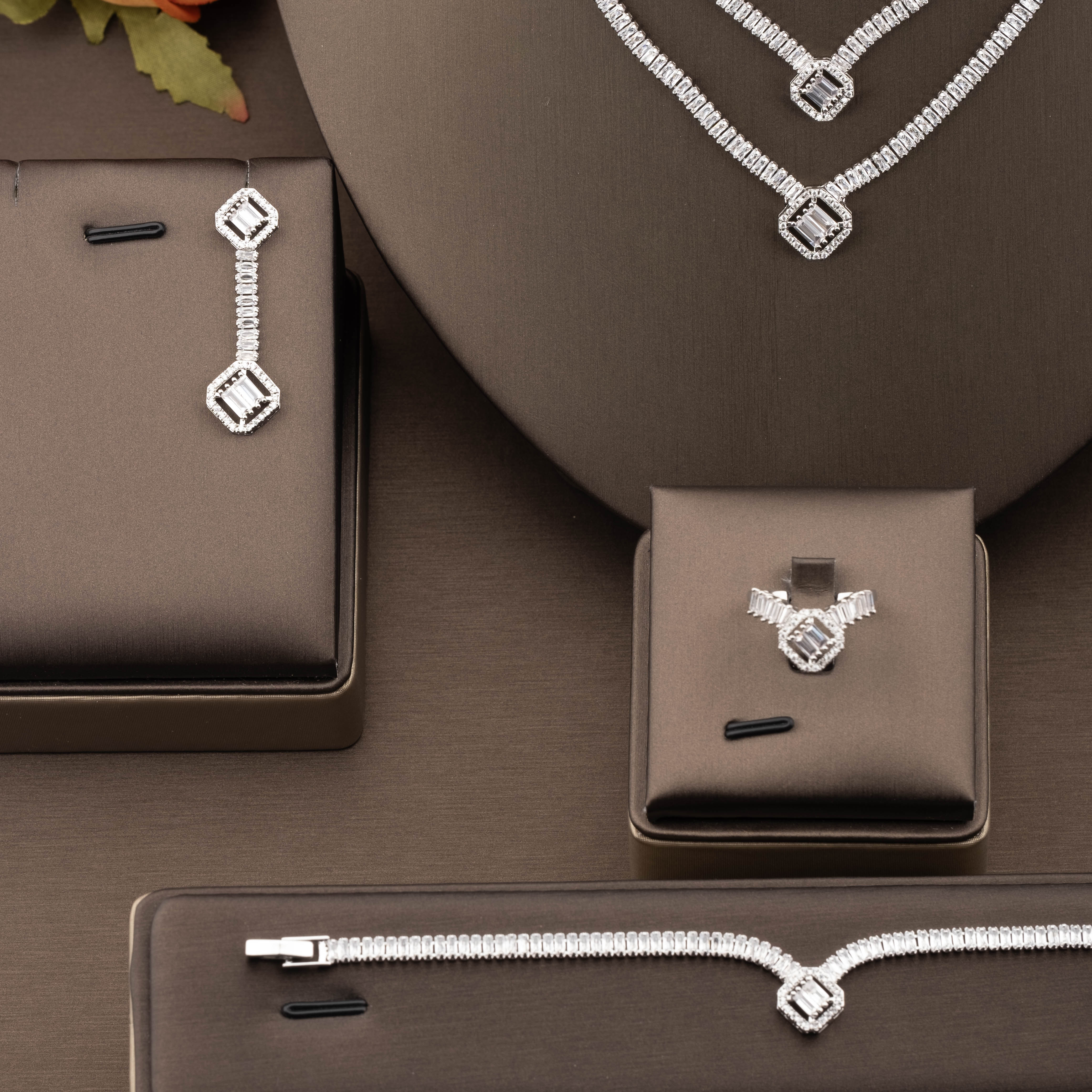 A luxurious and elegant set of jewelry with sparkling cubic zirconia layers is suitable for ladies to wear at their weddings details Picture