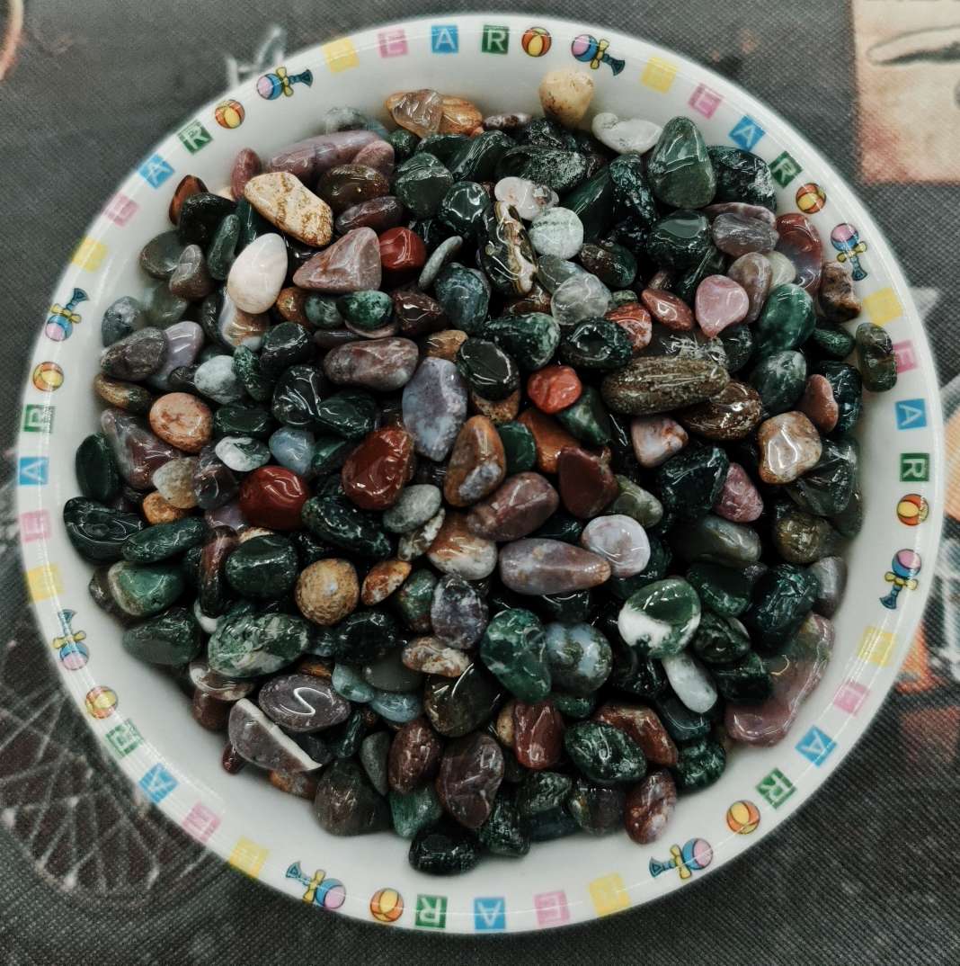 东海水晶原石彩色矿石 天然未打磨水晶石 风水摆件收藏奇石