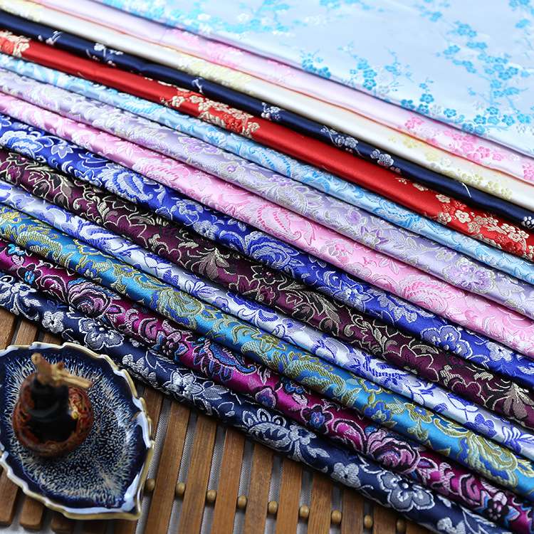 Wholesale of brocade fabric, ancient costumes, Hanfu, gold-mouthed sachets, cheongsams, Tang suits, ethnic-style clothing, jacquard silk fabric Application Scenario
