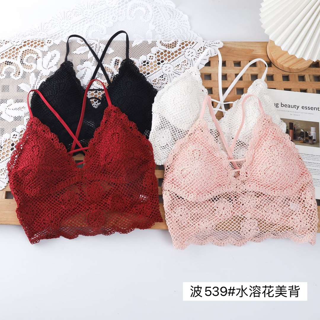 A halter vest with a chest cushion and French lace details Picture
